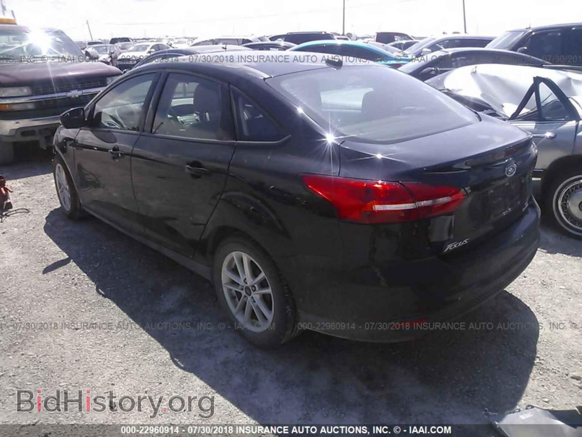 2016 Ford Focus - VIN: 1FADP3F28GL336341 - Photo 3