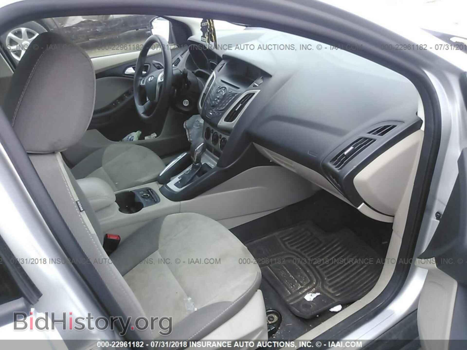 2013 Ford Focus - VIN: 1FADP3F26DL203637 - Photo 5