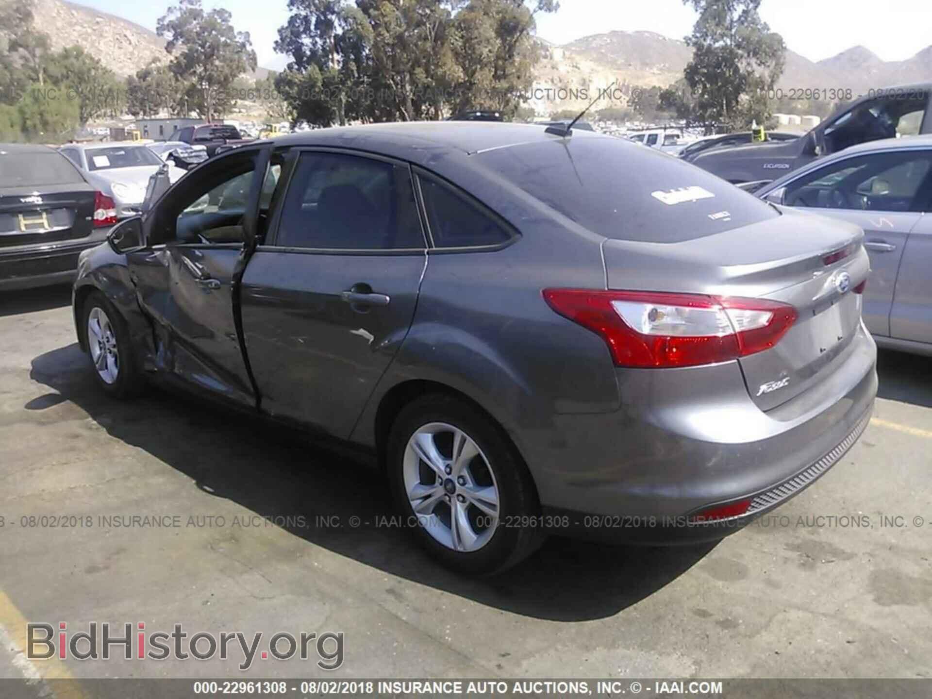 2013 Ford Focus - VIN: 1FADP3F26DL363095 - Photo 3