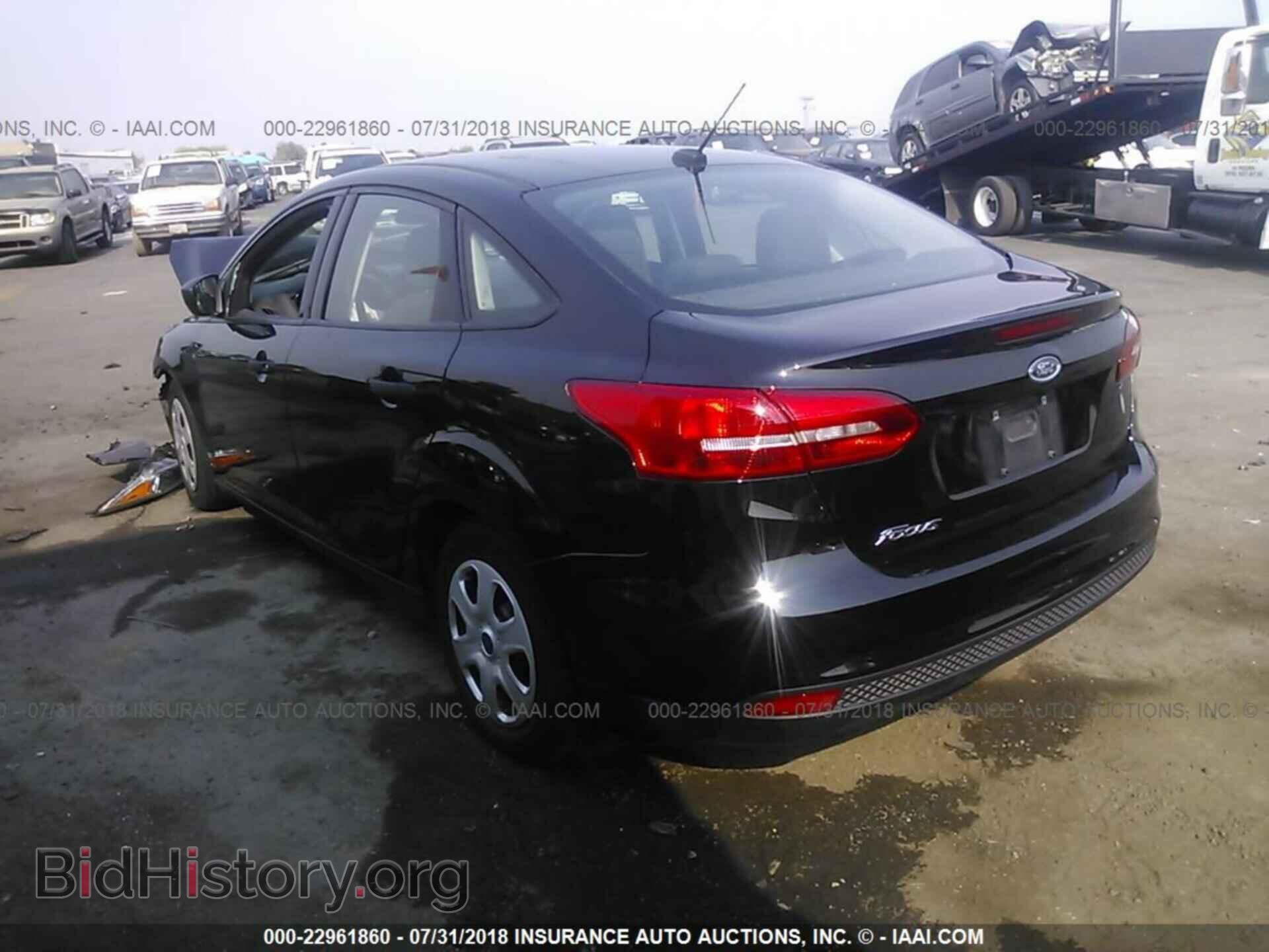 2017 Ford Focus - VIN: 1FADP3E27HL325432 - Фото 3