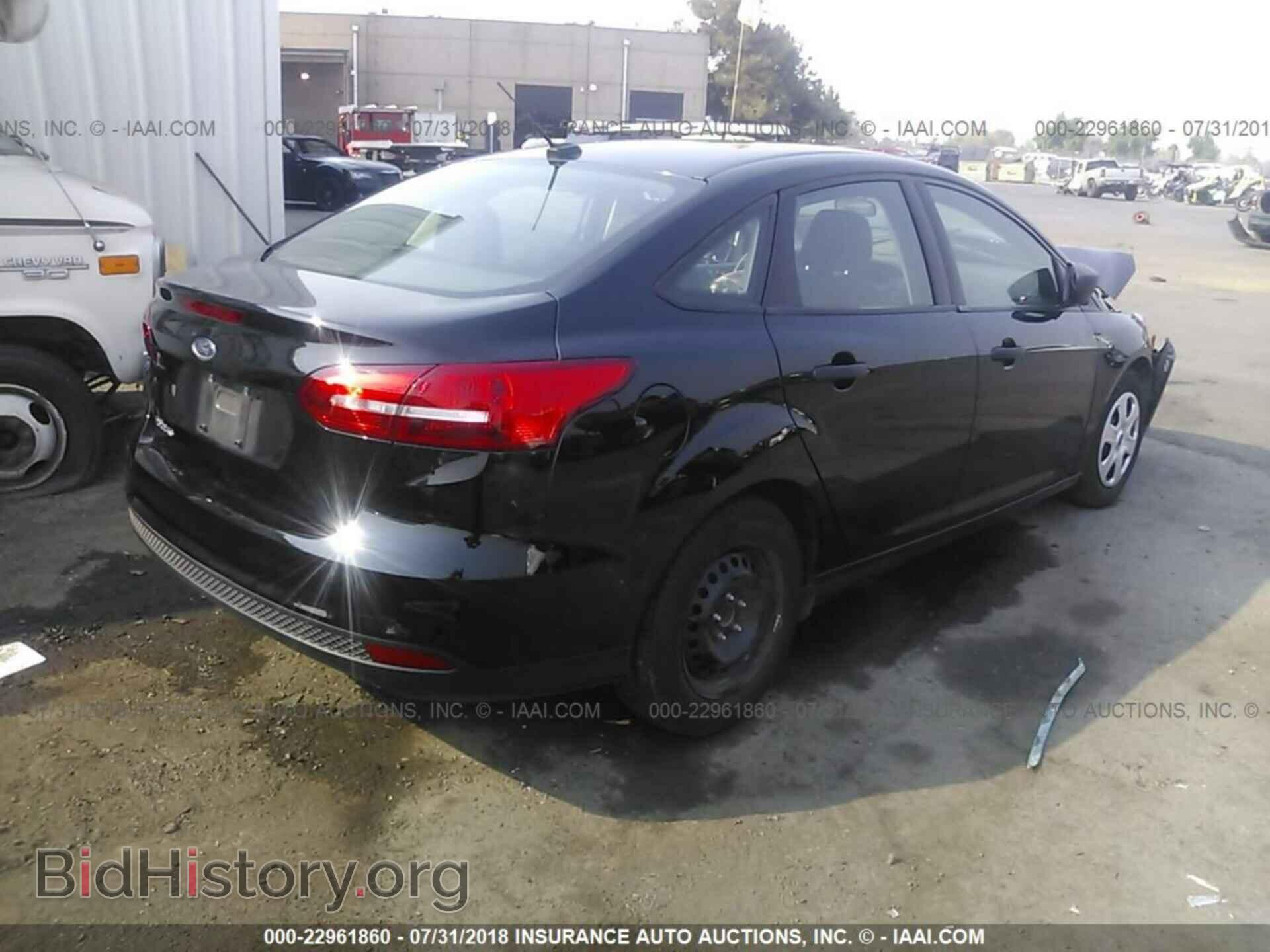2017 Ford Focus - VIN: 1FADP3E27HL325432 - Фото 4