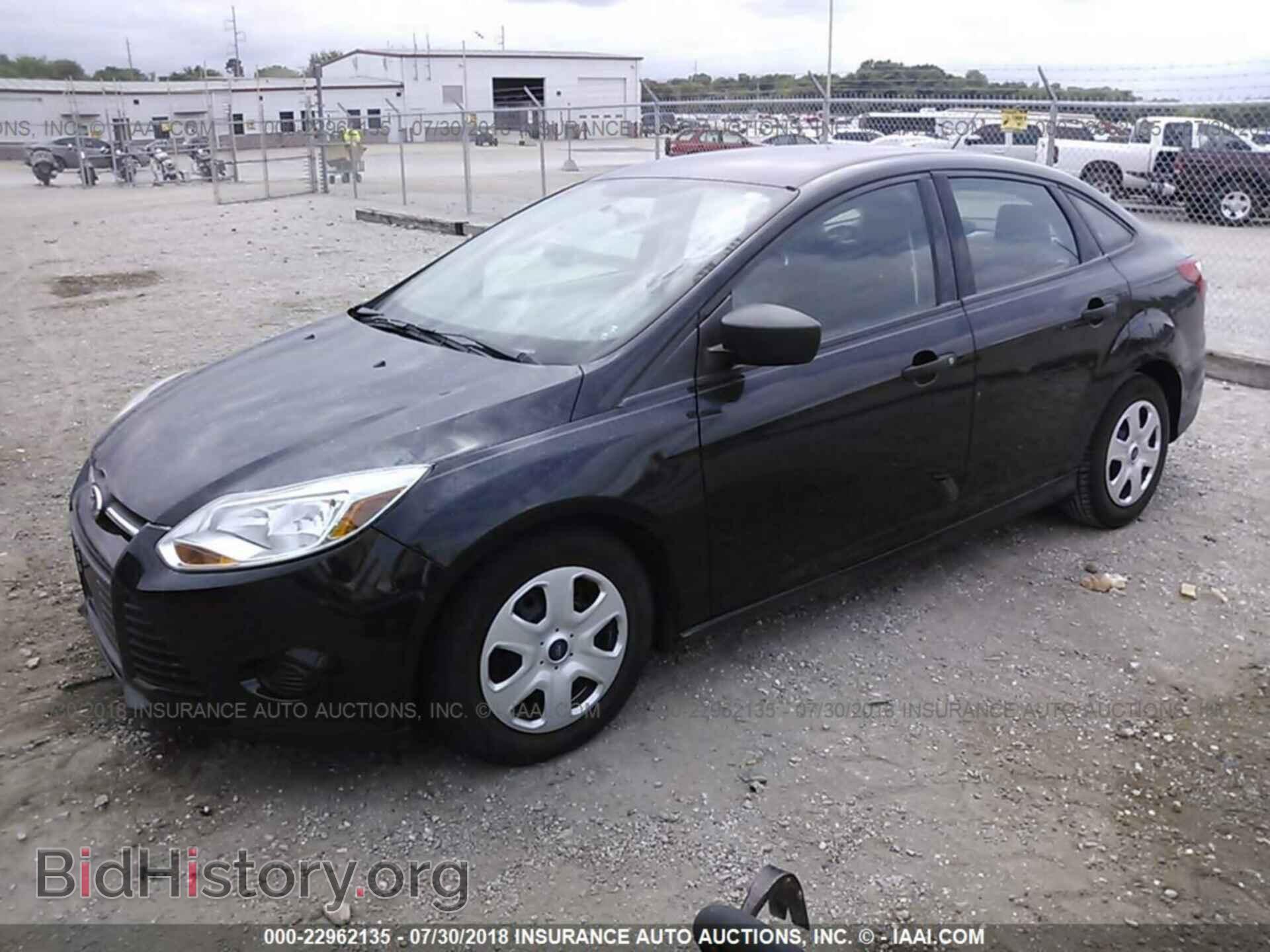 2014 Ford Focus - VIN: 1FADP3E20EL165101 - Photo 2