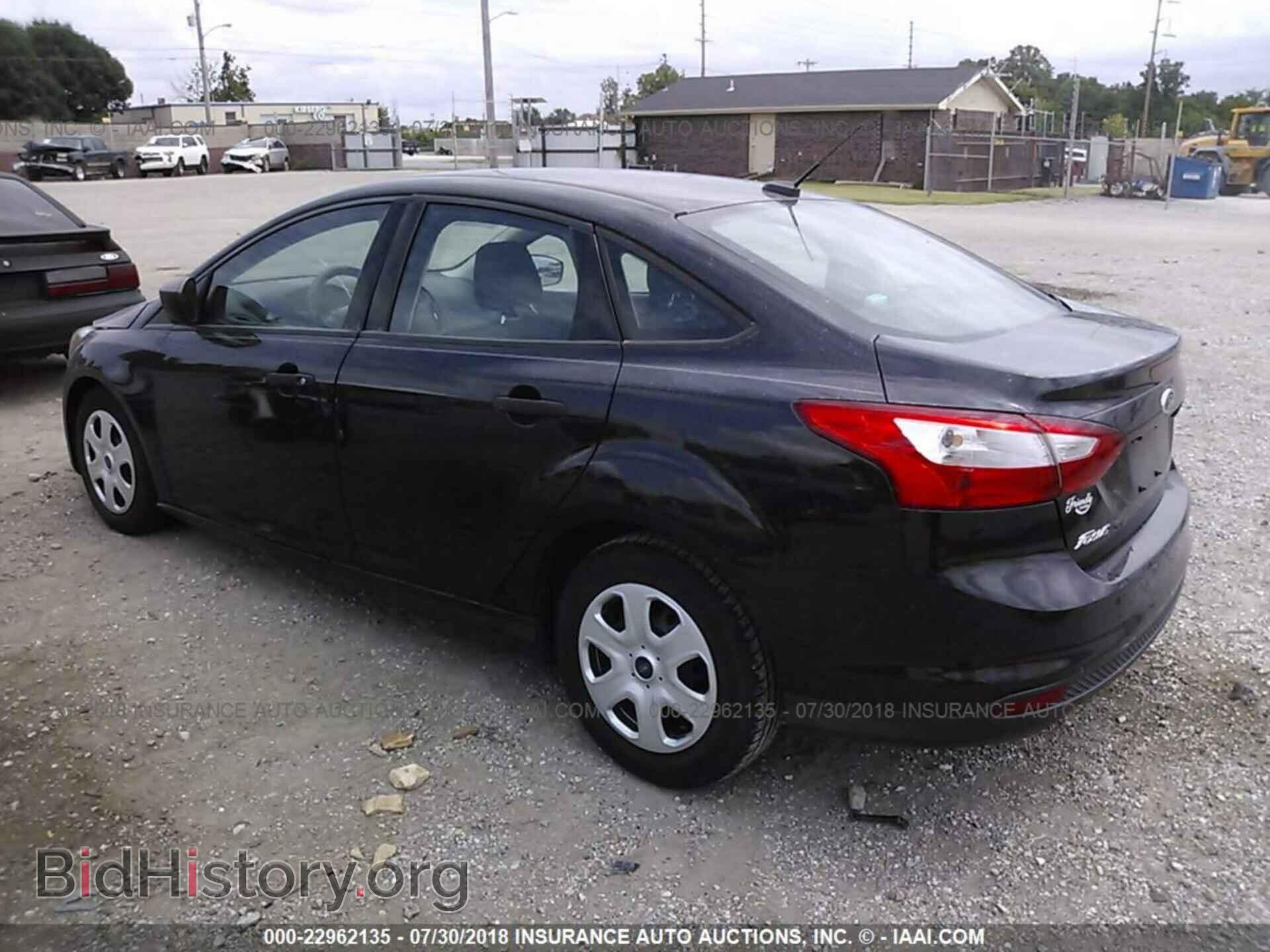 2014 Ford Focus - VIN: 1FADP3E20EL165101 - Photo 3