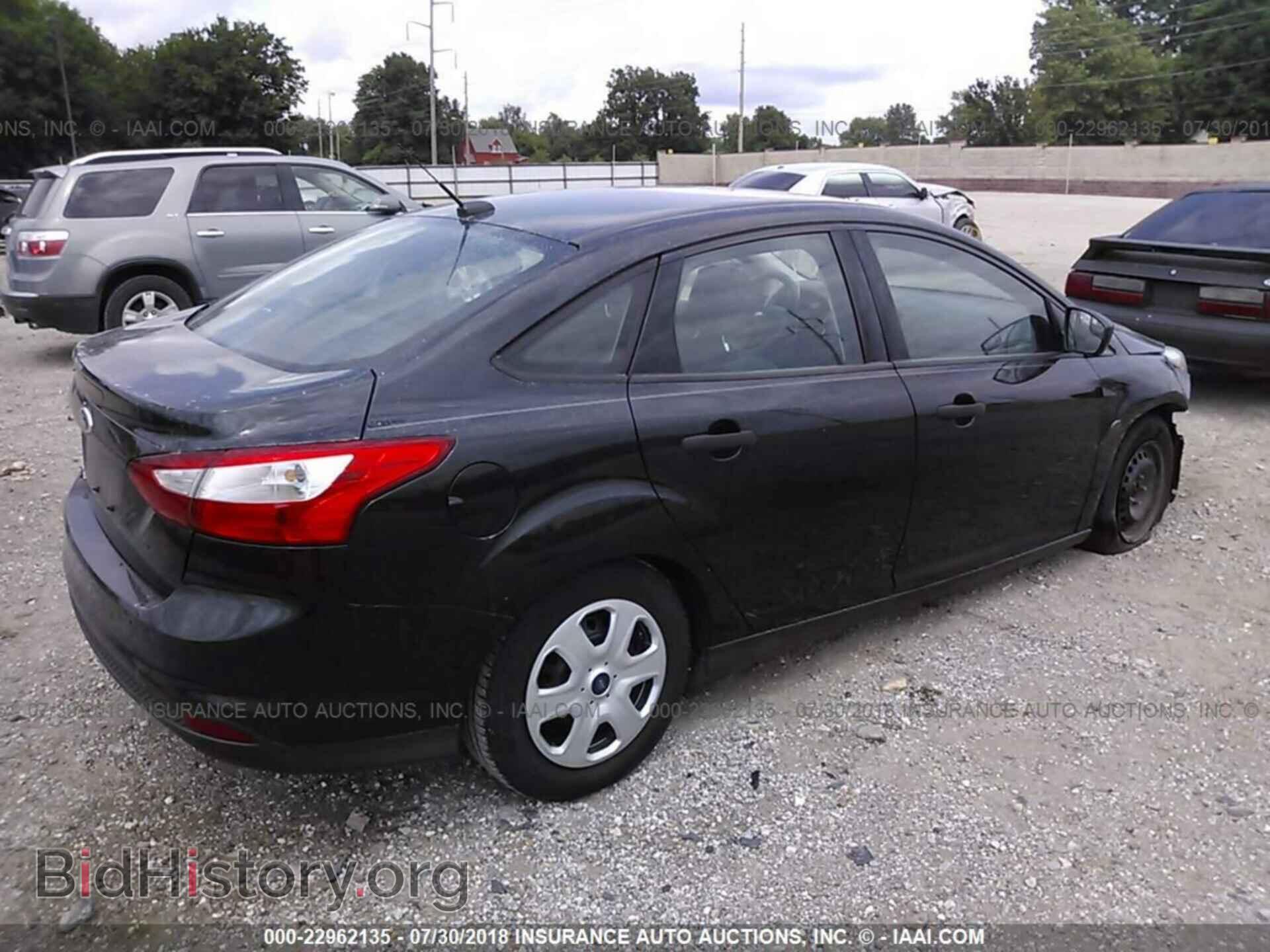 2014 Ford Focus - VIN: 1FADP3E20EL165101 - Photo 4