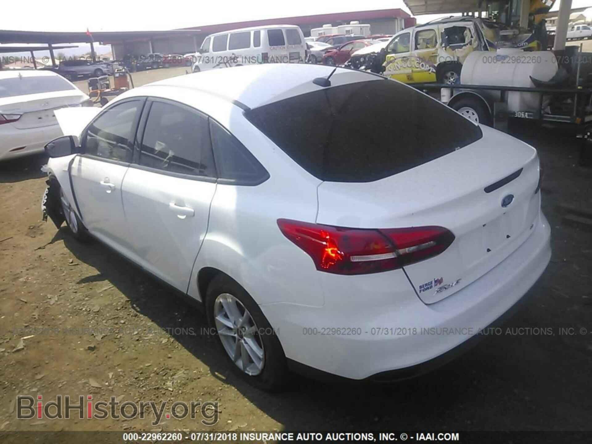 2018 Ford Focus - VIN: 1FADP3F25JL270824 - Photo 3