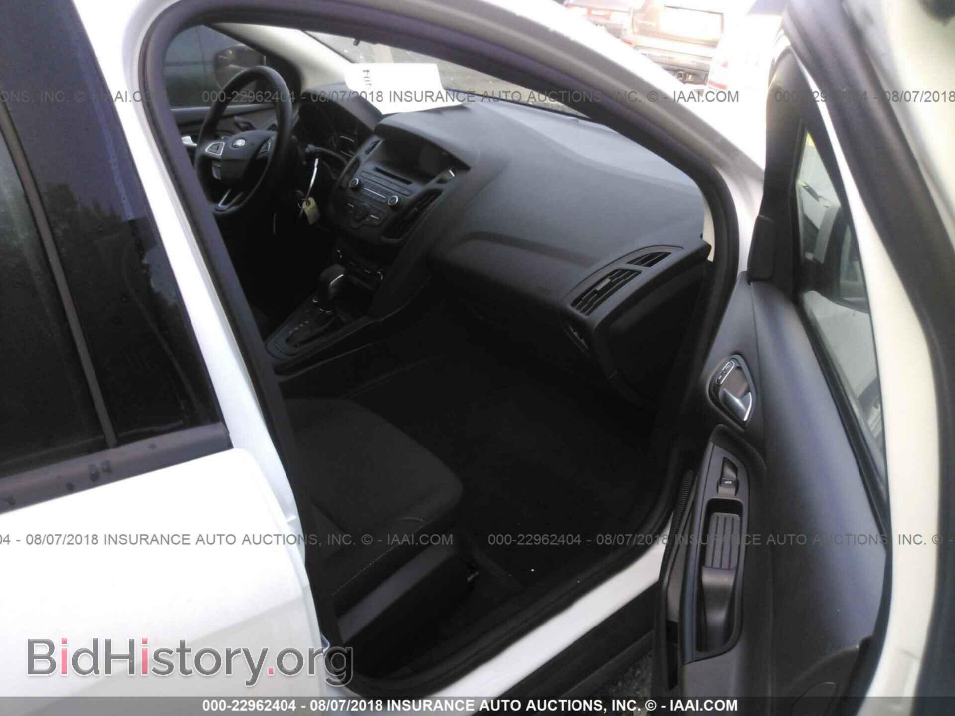 2017 Ford Focus - VIN: 1FADP3K28HL341188 - Фото 5