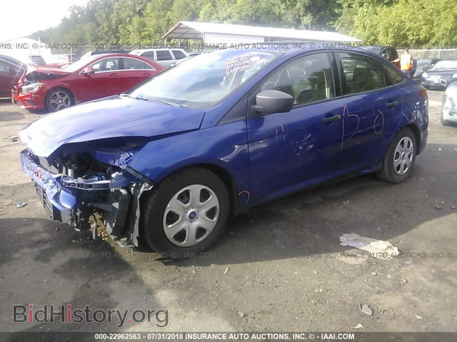 2012 Ford Focus - VIN: 1FAHP3E28CL285582 - Photo 2
