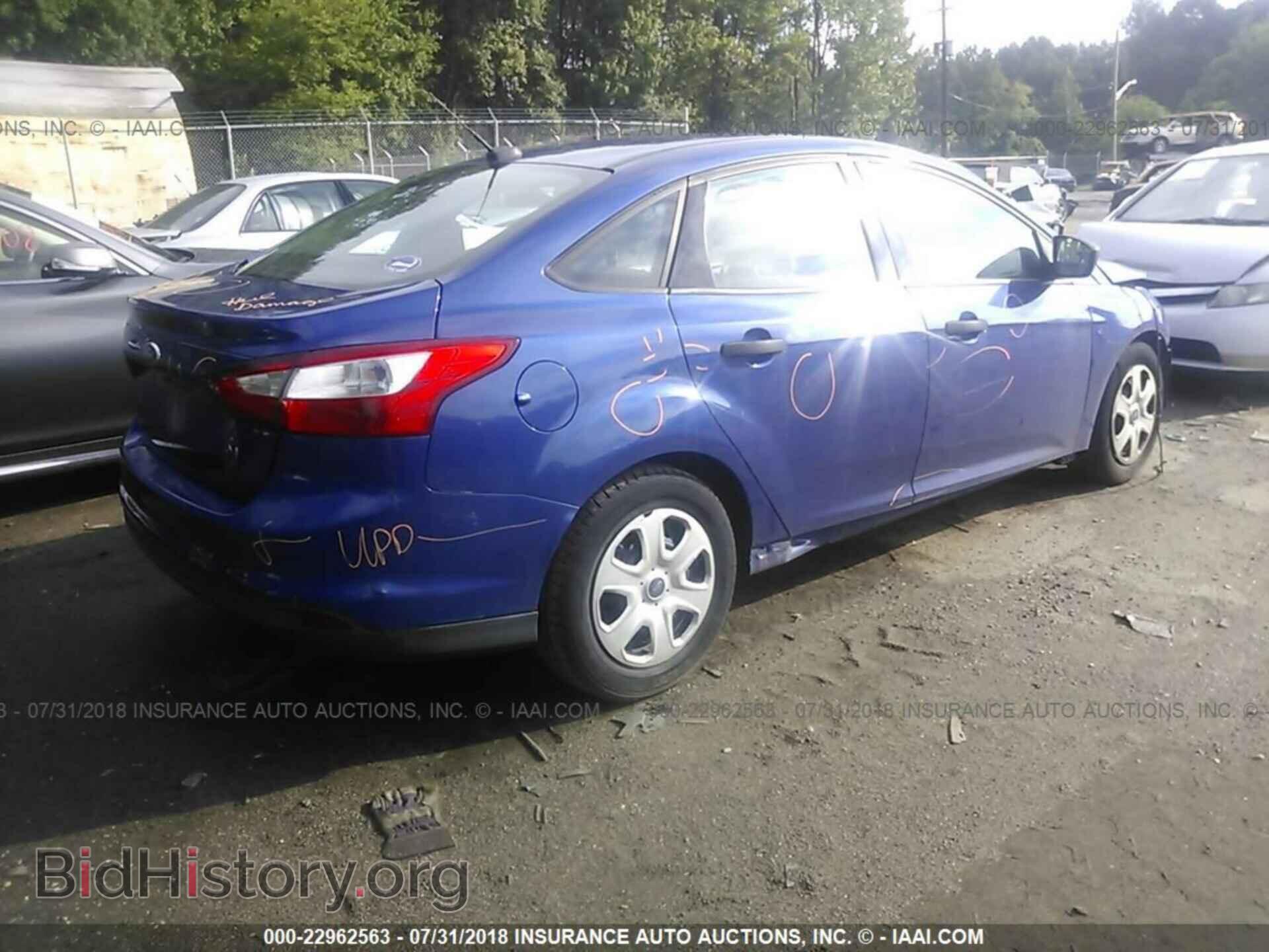 2012 Ford Focus - VIN: 1FAHP3E28CL285582 - Photo 4
