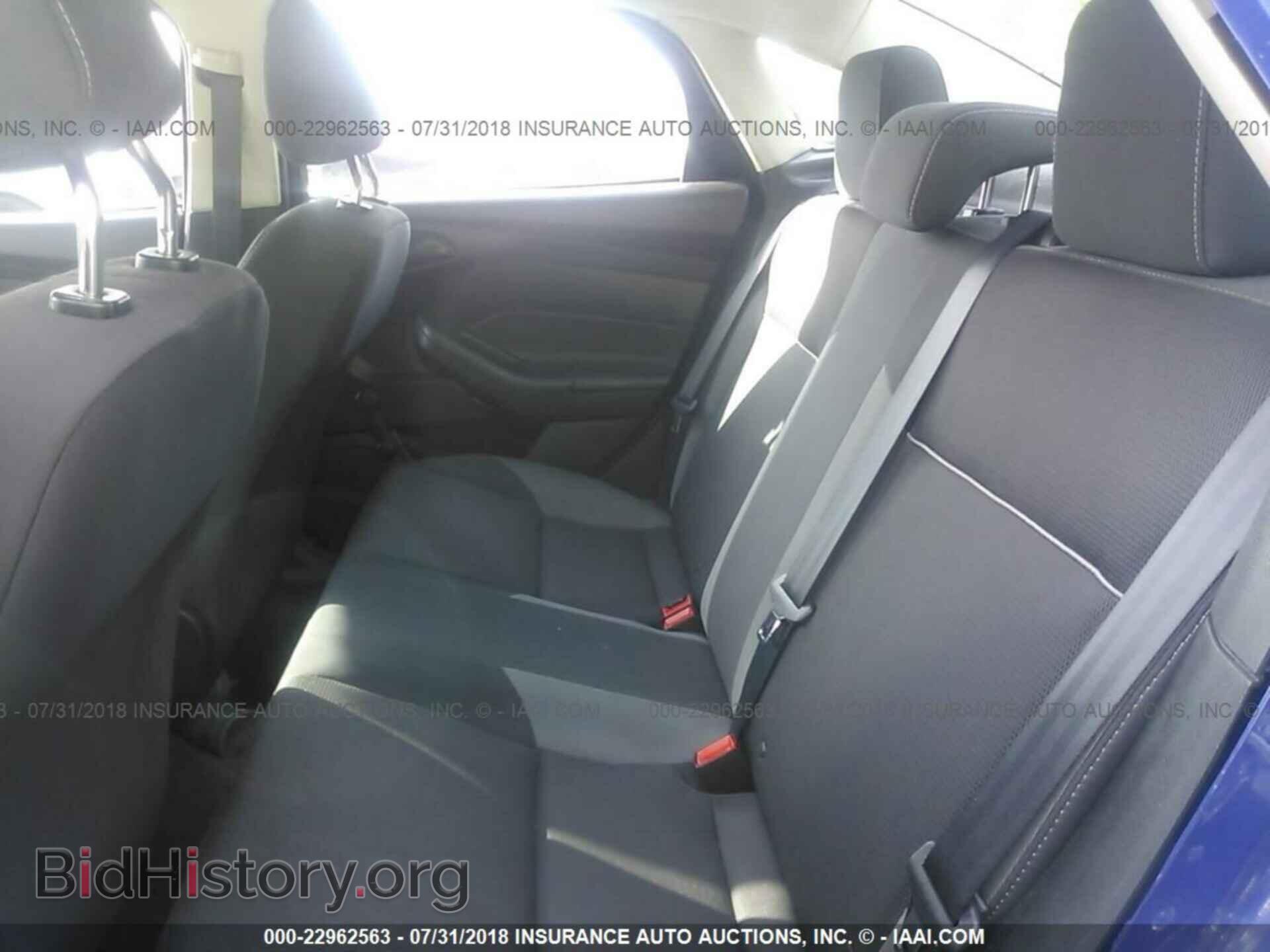 2012 Ford Focus - VIN: 1FAHP3E28CL285582 - Photo 8