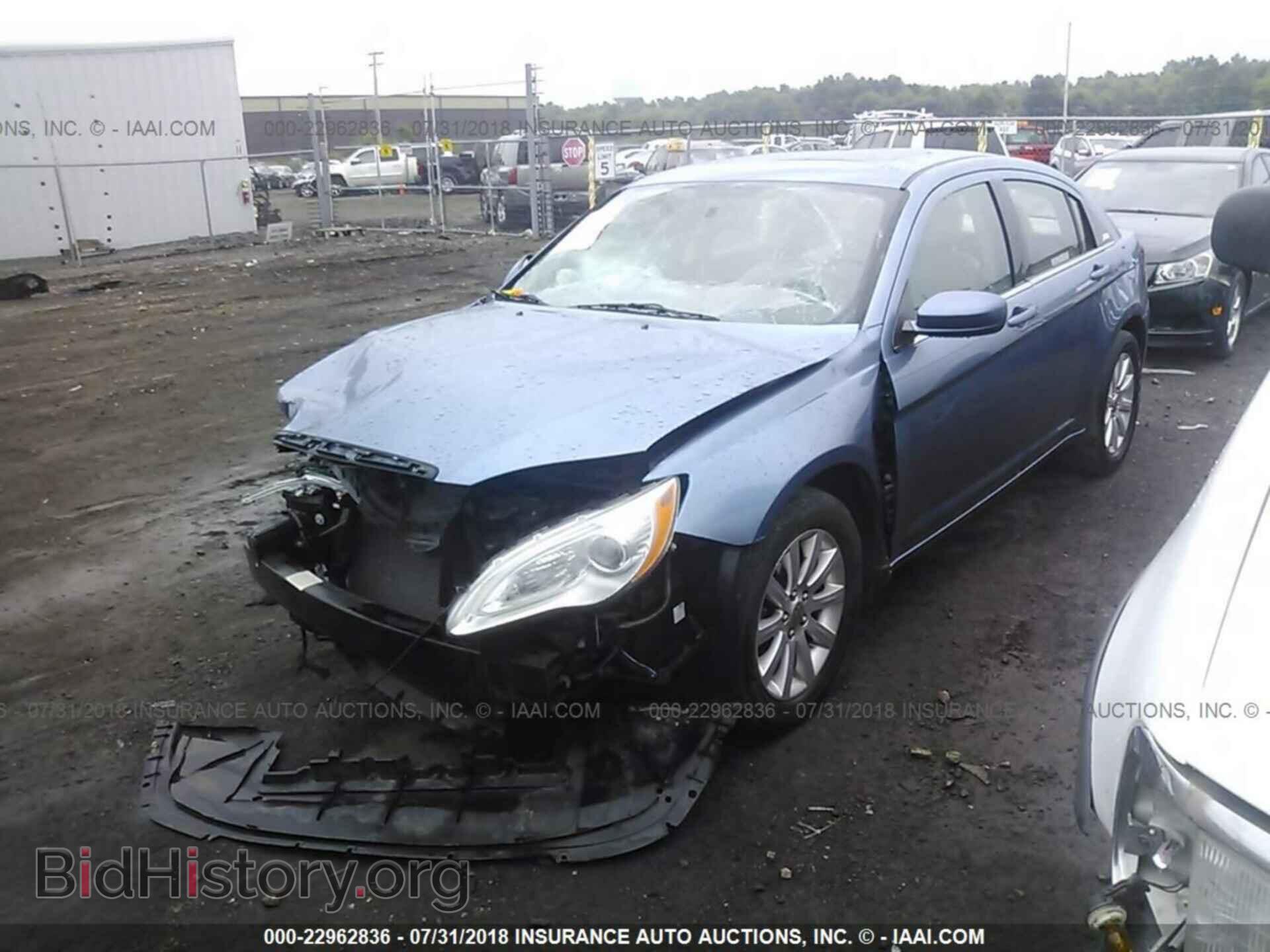 2011 Chrysler 200 - VIN: 1C3BC1FBXBN538052 - Фото 2