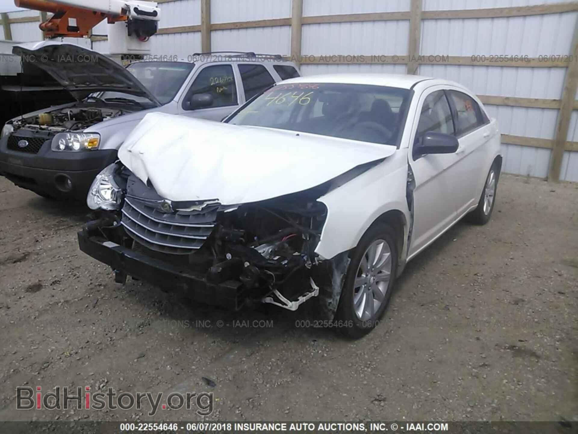 2010 CHRYSLER SEBRING - VIN: 1C3CC5FB7AN233893 - Photo 2