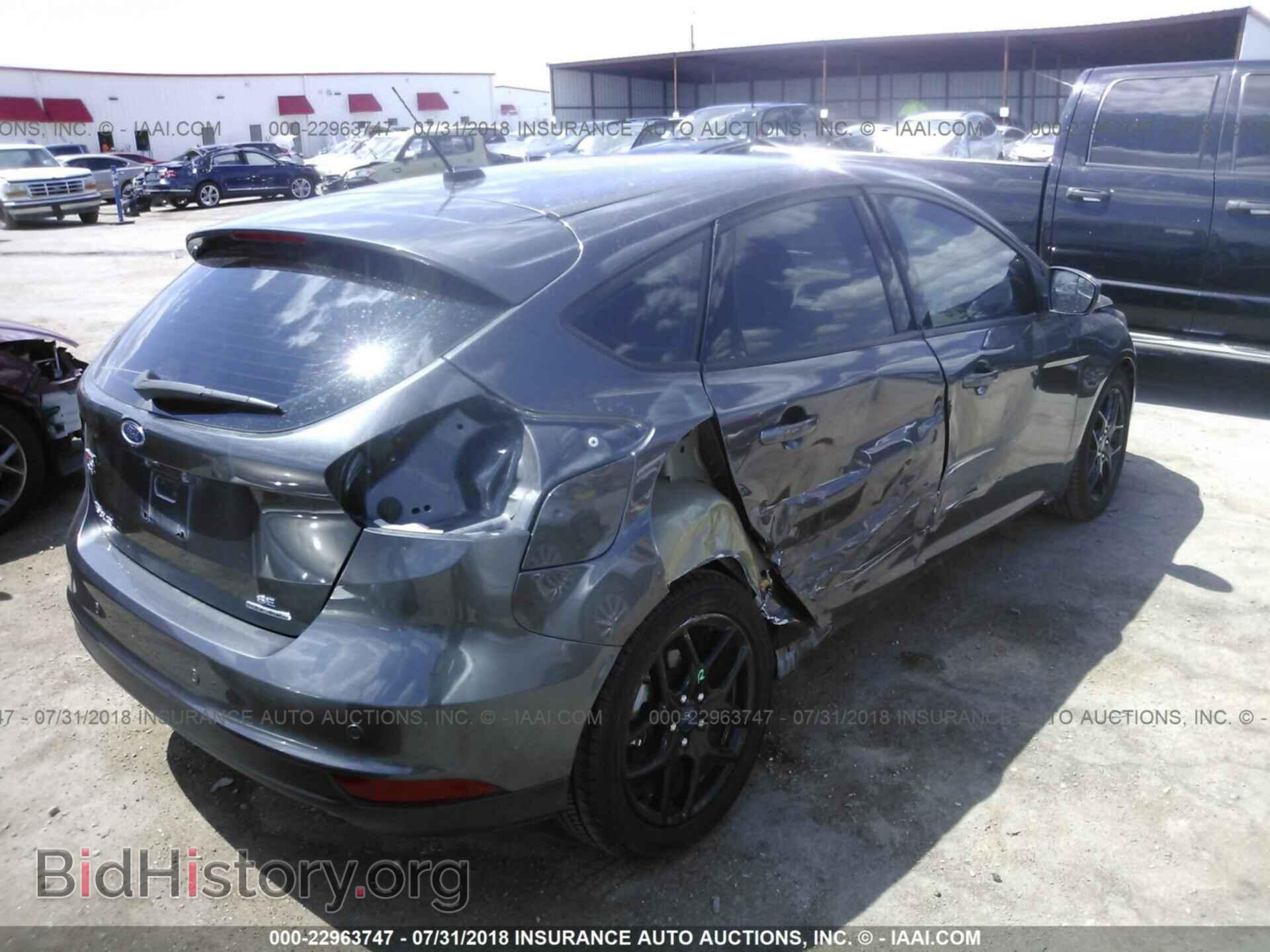 2016 Ford Focus - VIN: 1FADP3K2XGL324567 - Photo 4