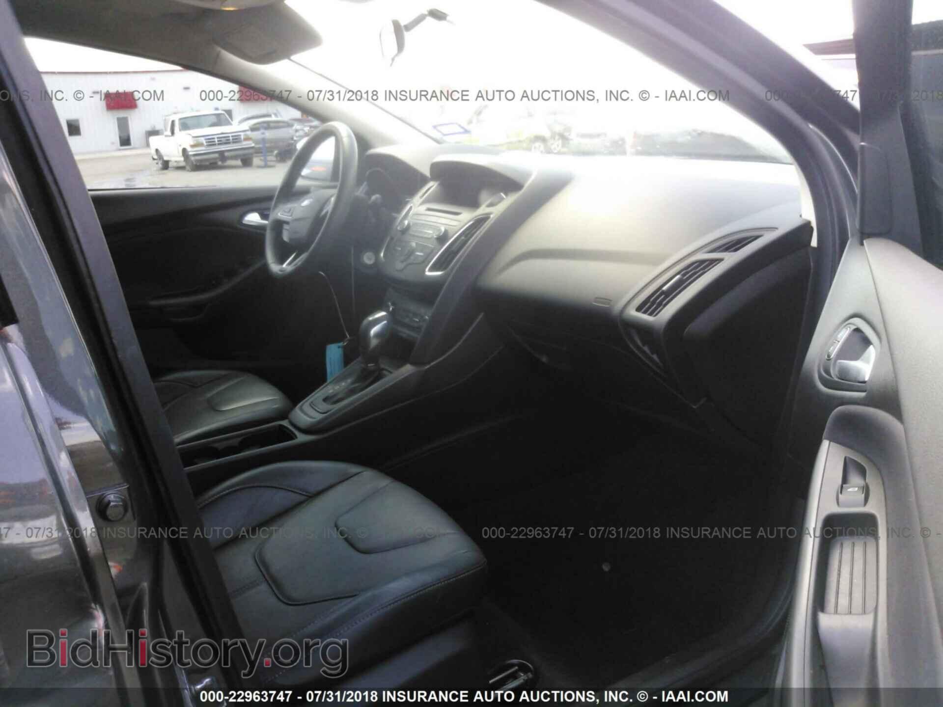 2016 Ford Focus - VIN: 1FADP3K2XGL324567 - Photo 5