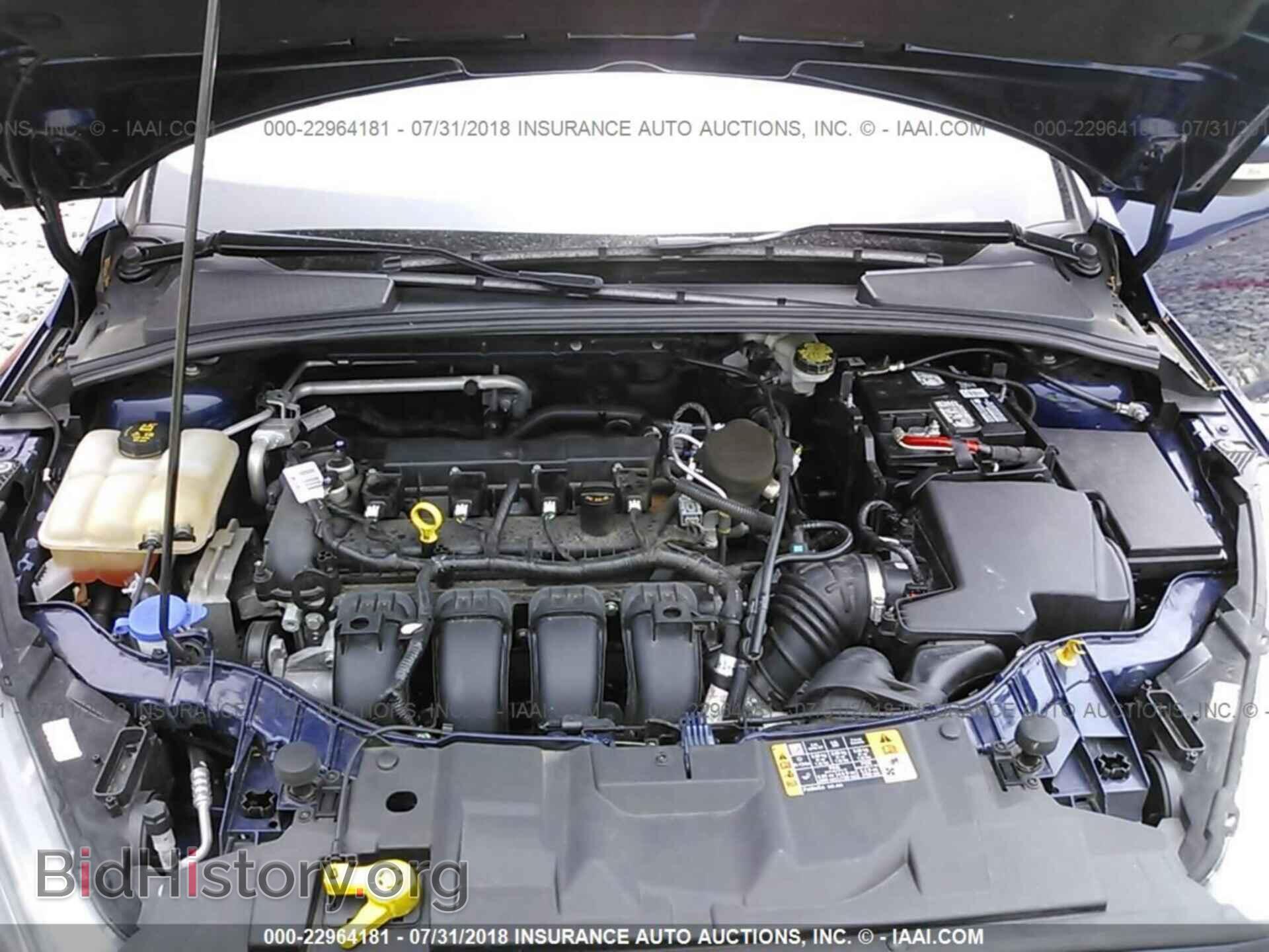 2016 Ford Focus - VIN: 1FADP3F24GL307628 - Photo 10