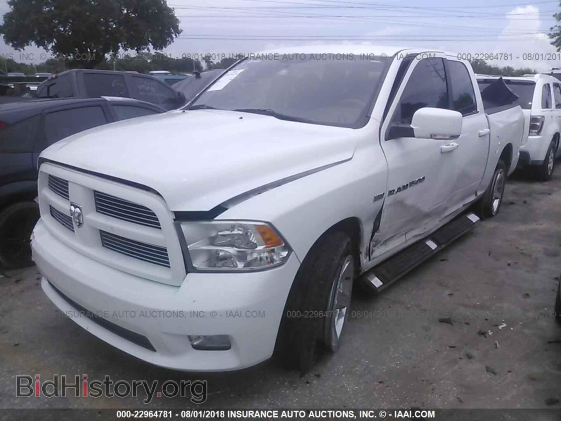 2011 Dodge Ram 1500 - VIN: 1D7RB1CT1BS583866 - Фото 2