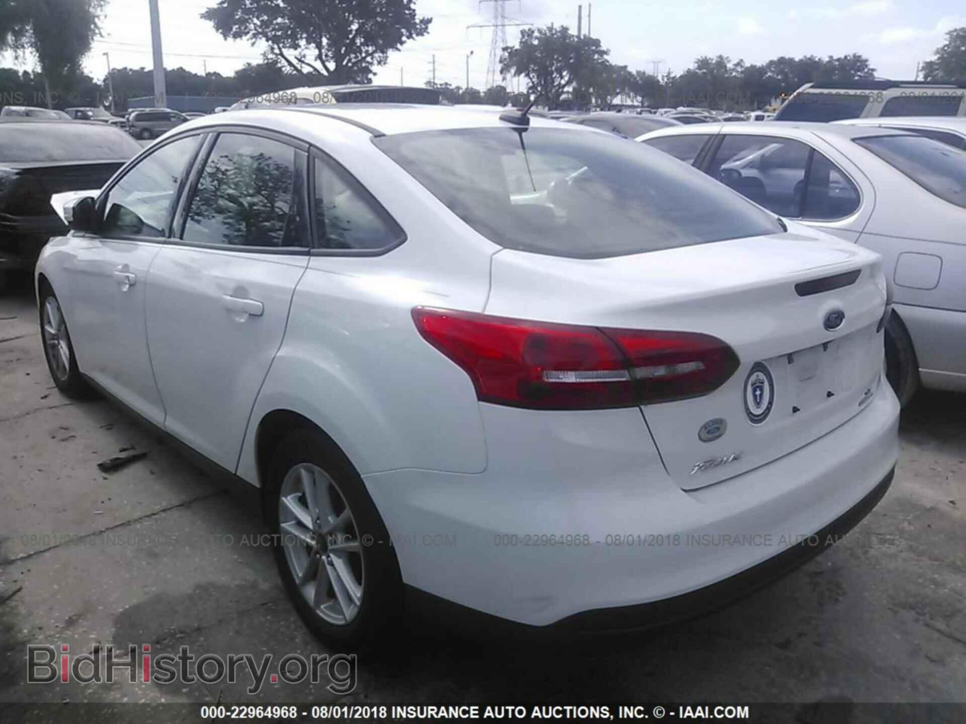 2016 Ford Focus - VIN: 1FADP3F29GL264162 - Photo 3