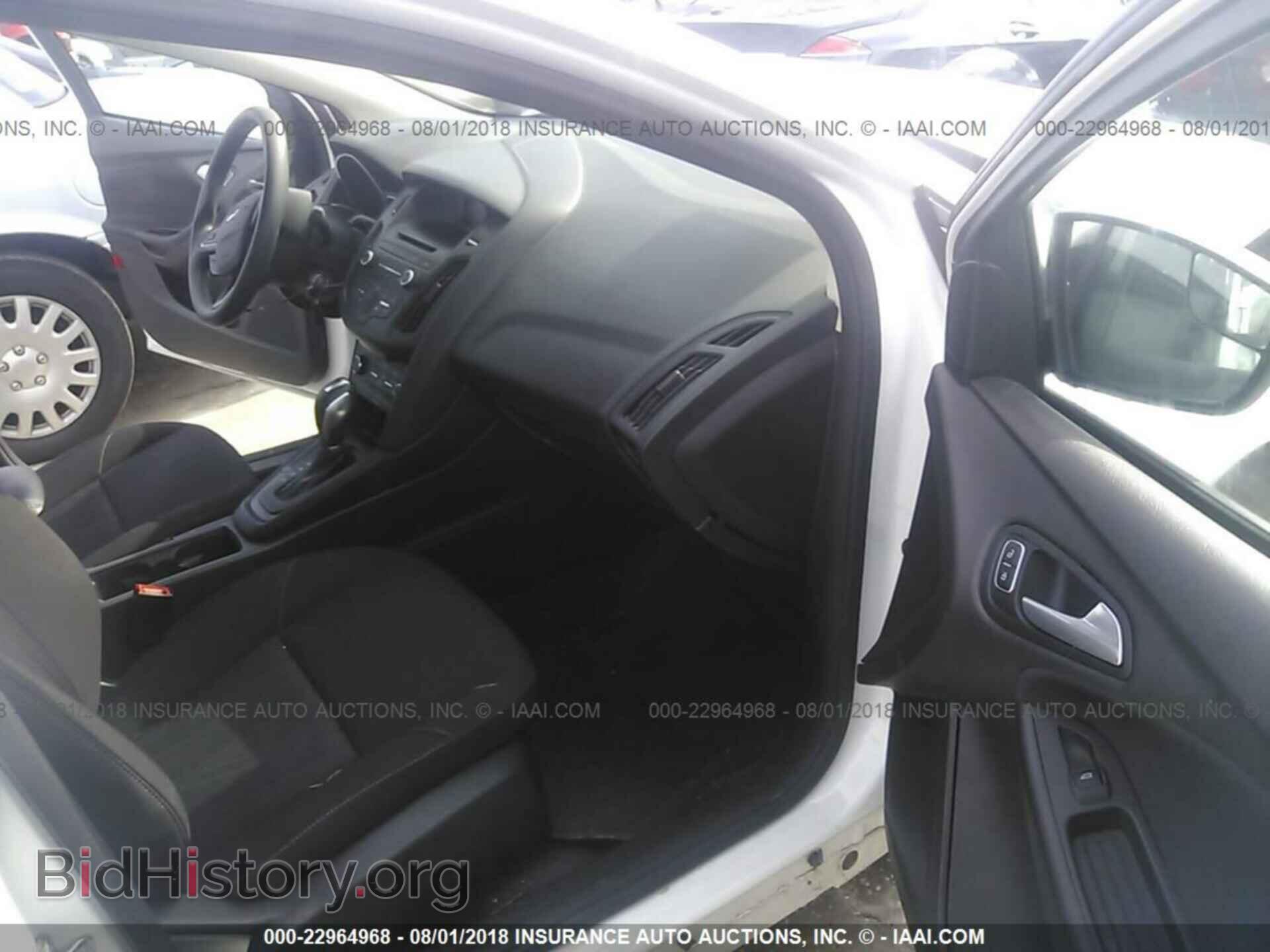 2016 Ford Focus - VIN: 1FADP3F29GL264162 - Photo 5