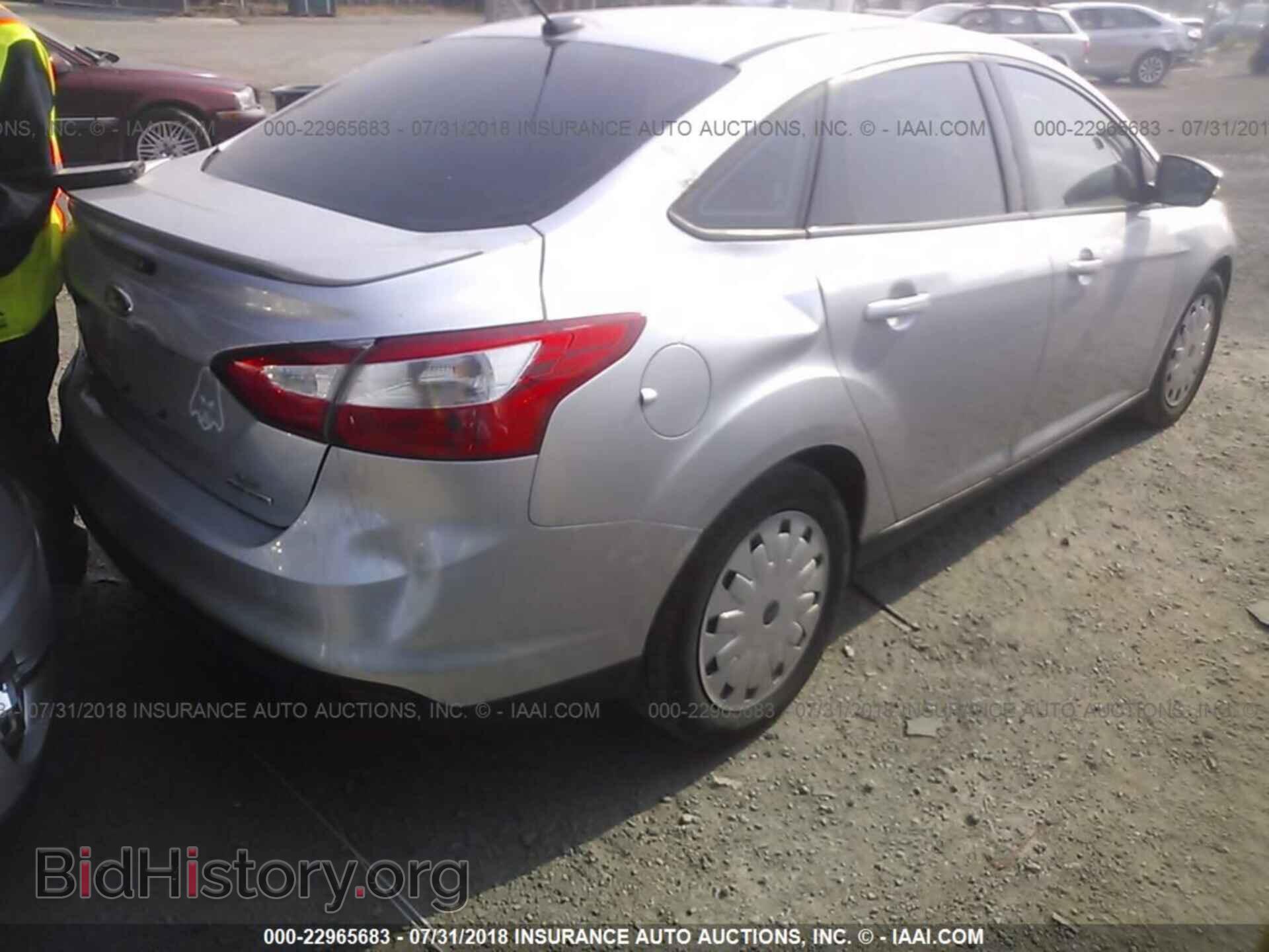 2013 Ford Focus - VIN: 1FADP3F2XDL264246 - Photo 4