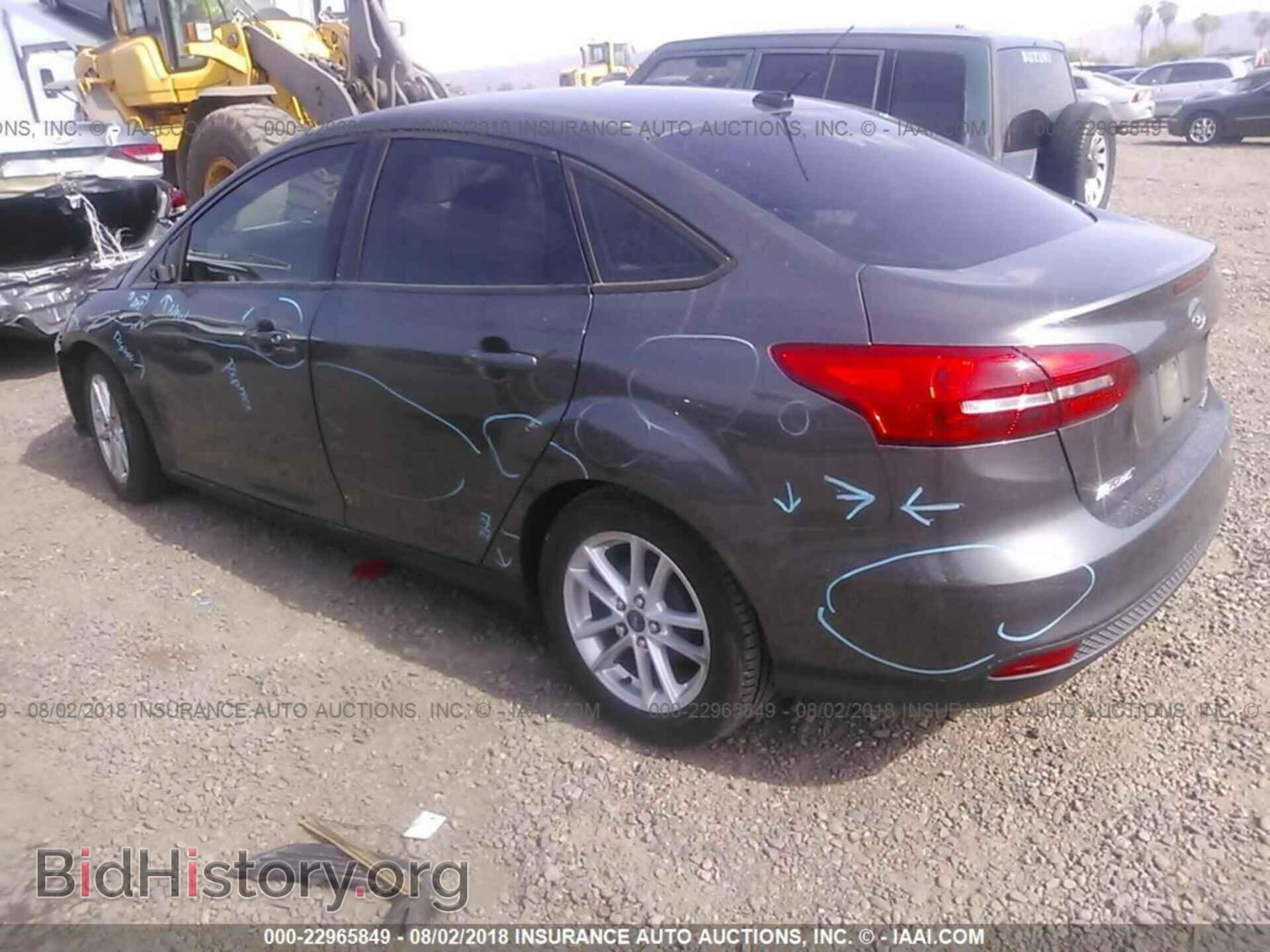2015 Ford Focus - VIN: 1FADP3F21FL241425 - Photo 3