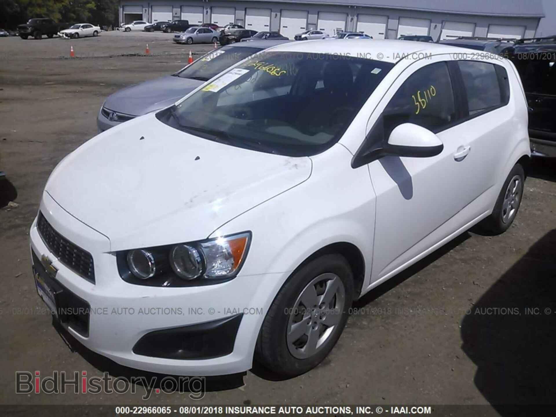 2014 Chevrolet Sonic - VIN: 1G1JA6SH8E4128177 - Фото 2