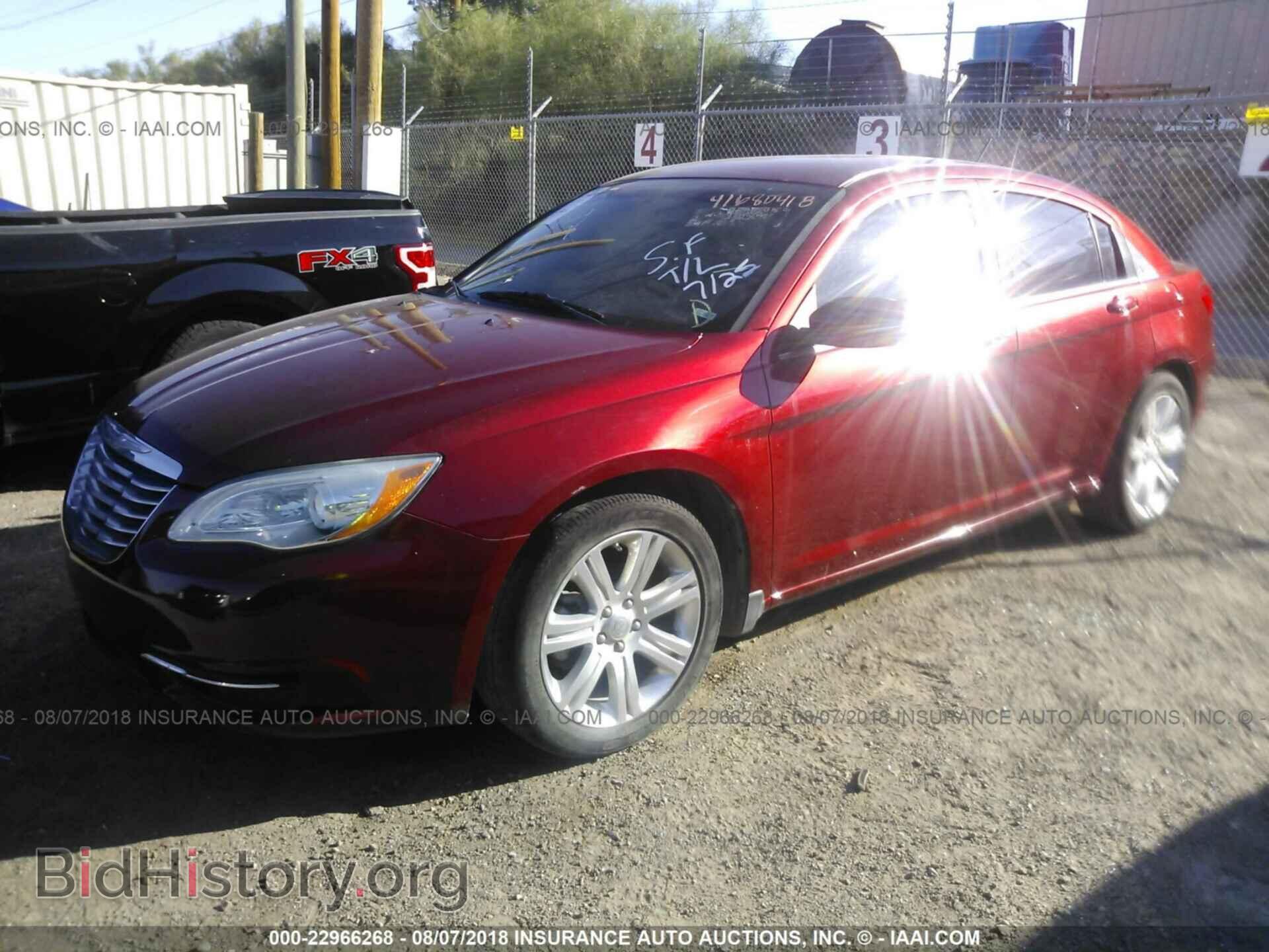 2013 Chrysler 200 - VIN: 1C3CCBBB0DN609729 - Фото 2