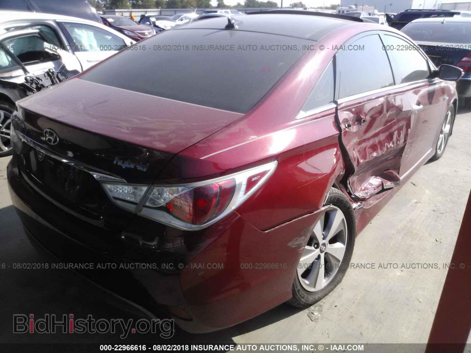 2012 Hyundai Sonata - VIN: KMHEC4A46CA045010 - Photo 4