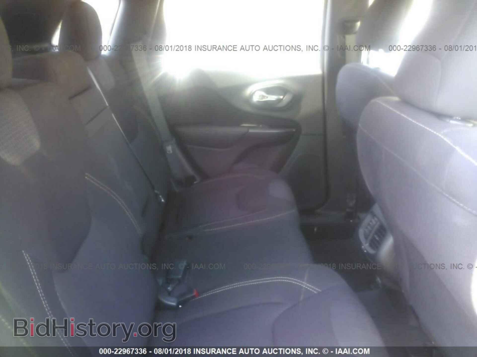 2017 Jeep Cherokee - VIN: 1C4PJLCS3HW503394 - Фото 8