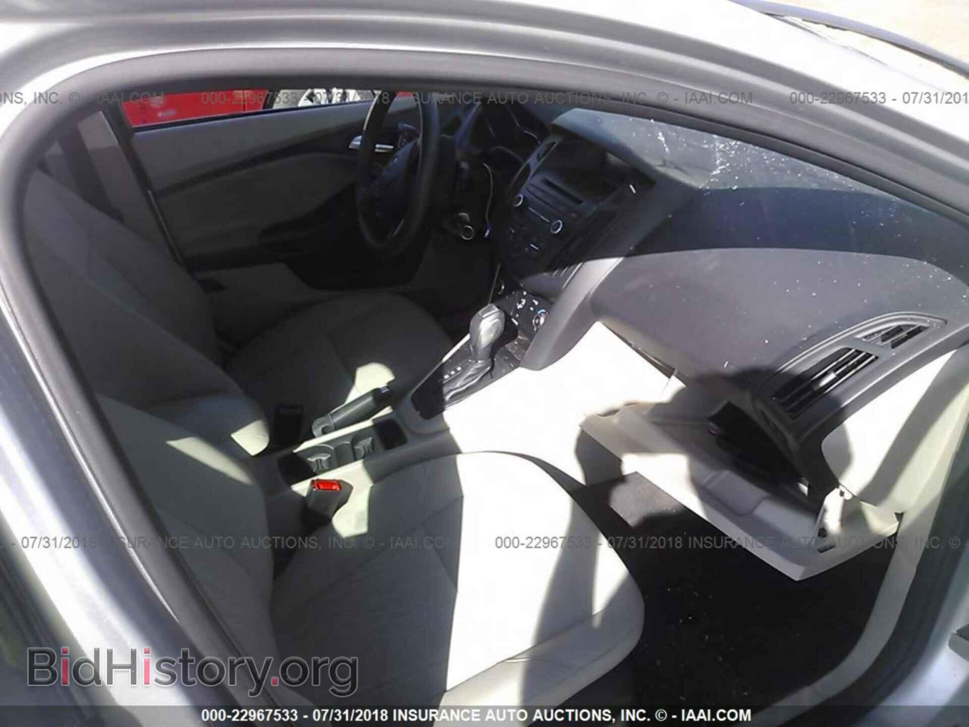 2016 Ford Focus - VIN: 1FADP3F22GL205924 - Photo 5