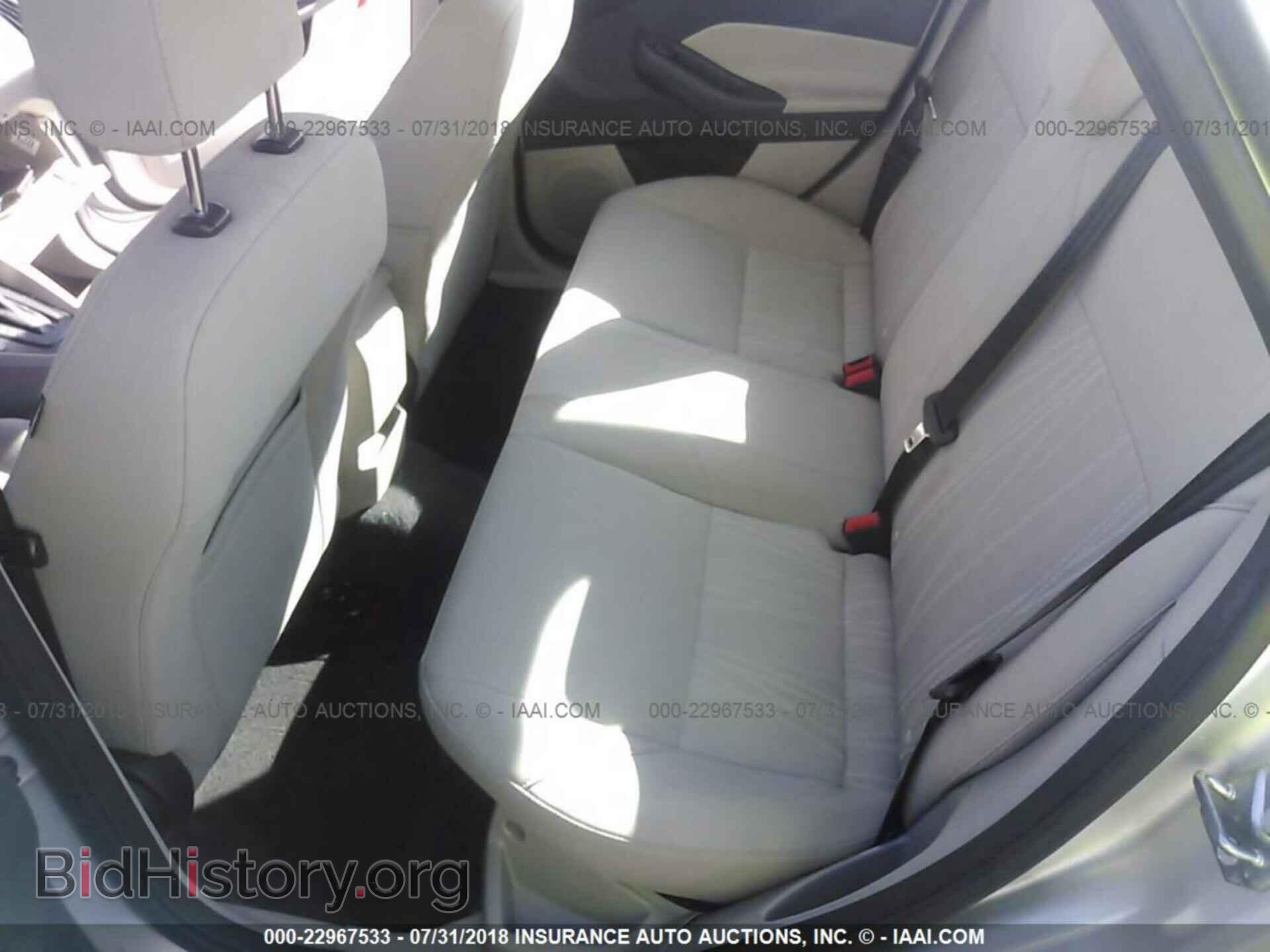 2016 Ford Focus - VIN: 1FADP3F22GL205924 - Photo 8
