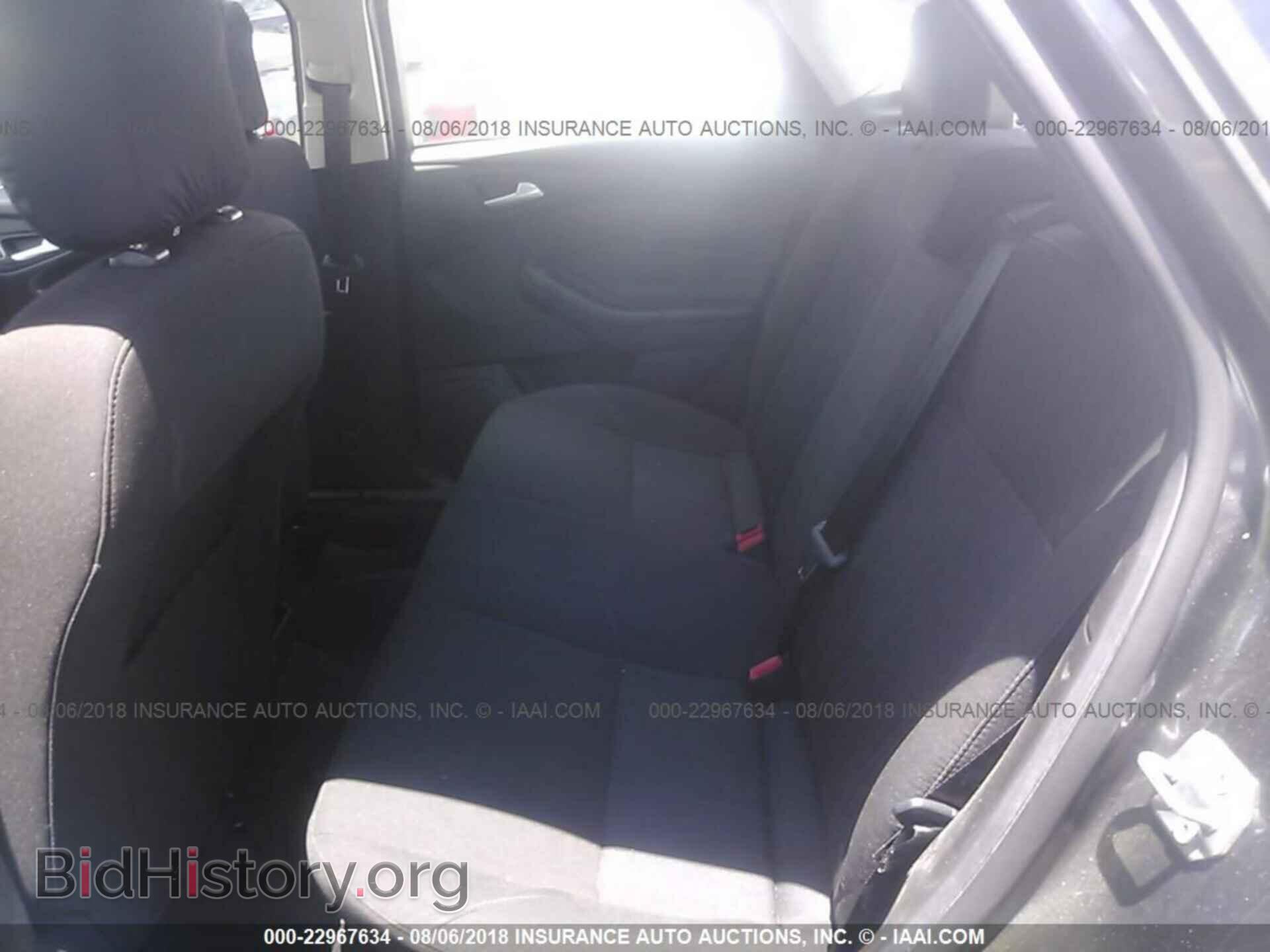 2017 Ford Focus - VIN: 1FADP3F21HL241850 - Photo 8