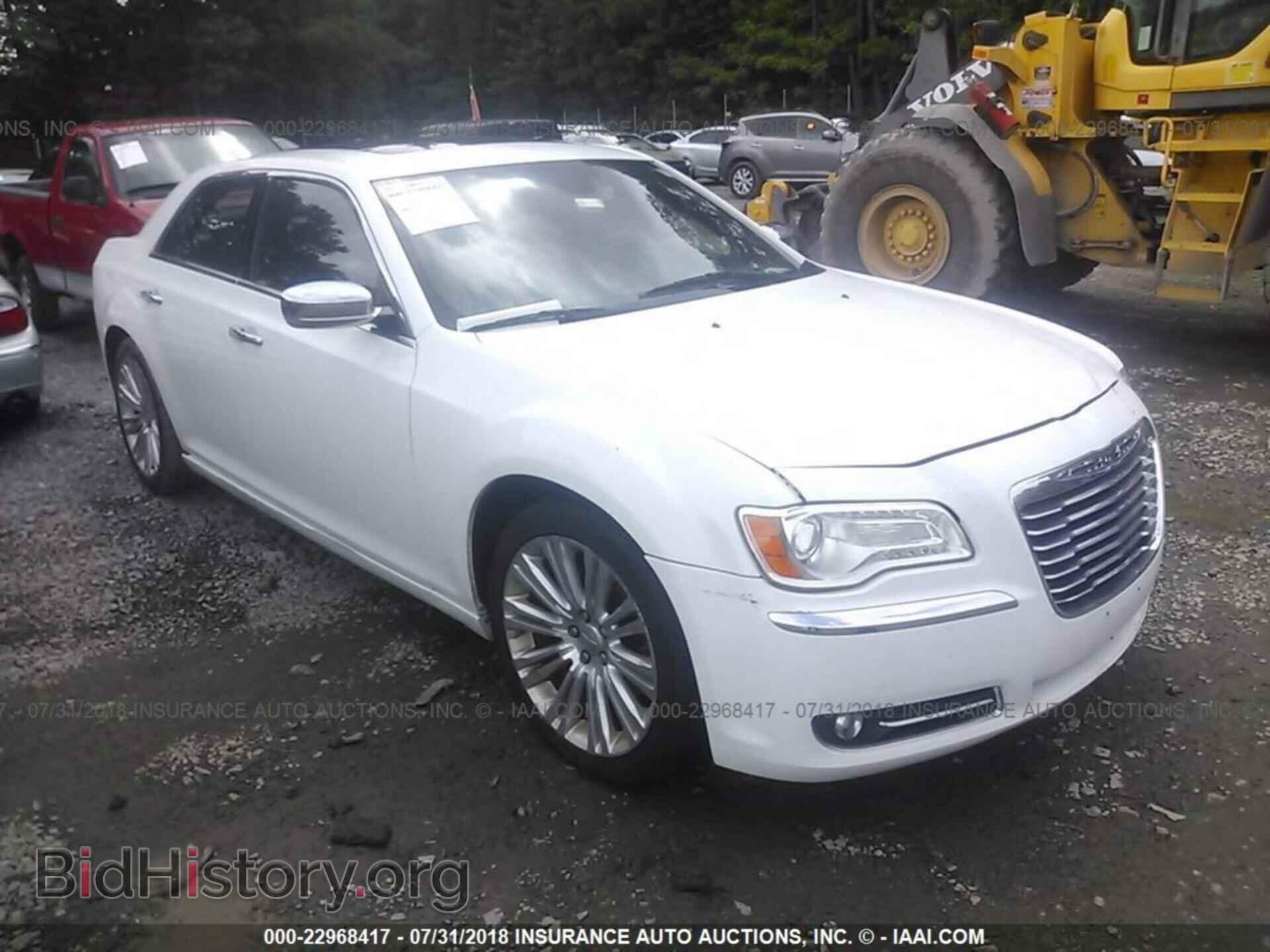 Photo 2C3CA6CT0BH537439 - Chrysler 300c 2011