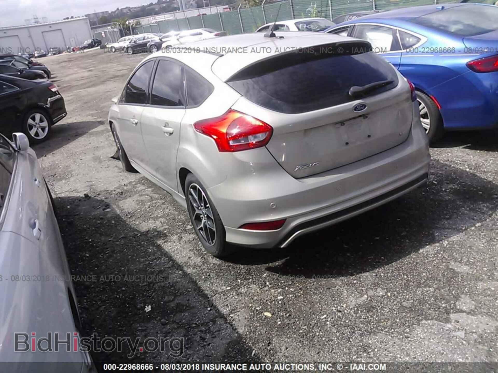 2015 Ford Focus - VIN: 1FADP3K23FL214104 - Photo 3