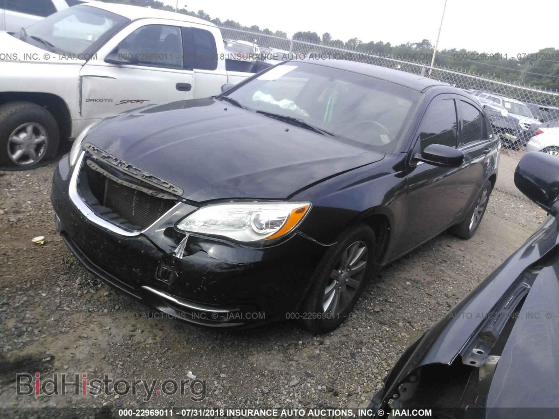 2013 Chrysler 200 - VIN: 1C3CCBBB1DN515228 - Photo 2