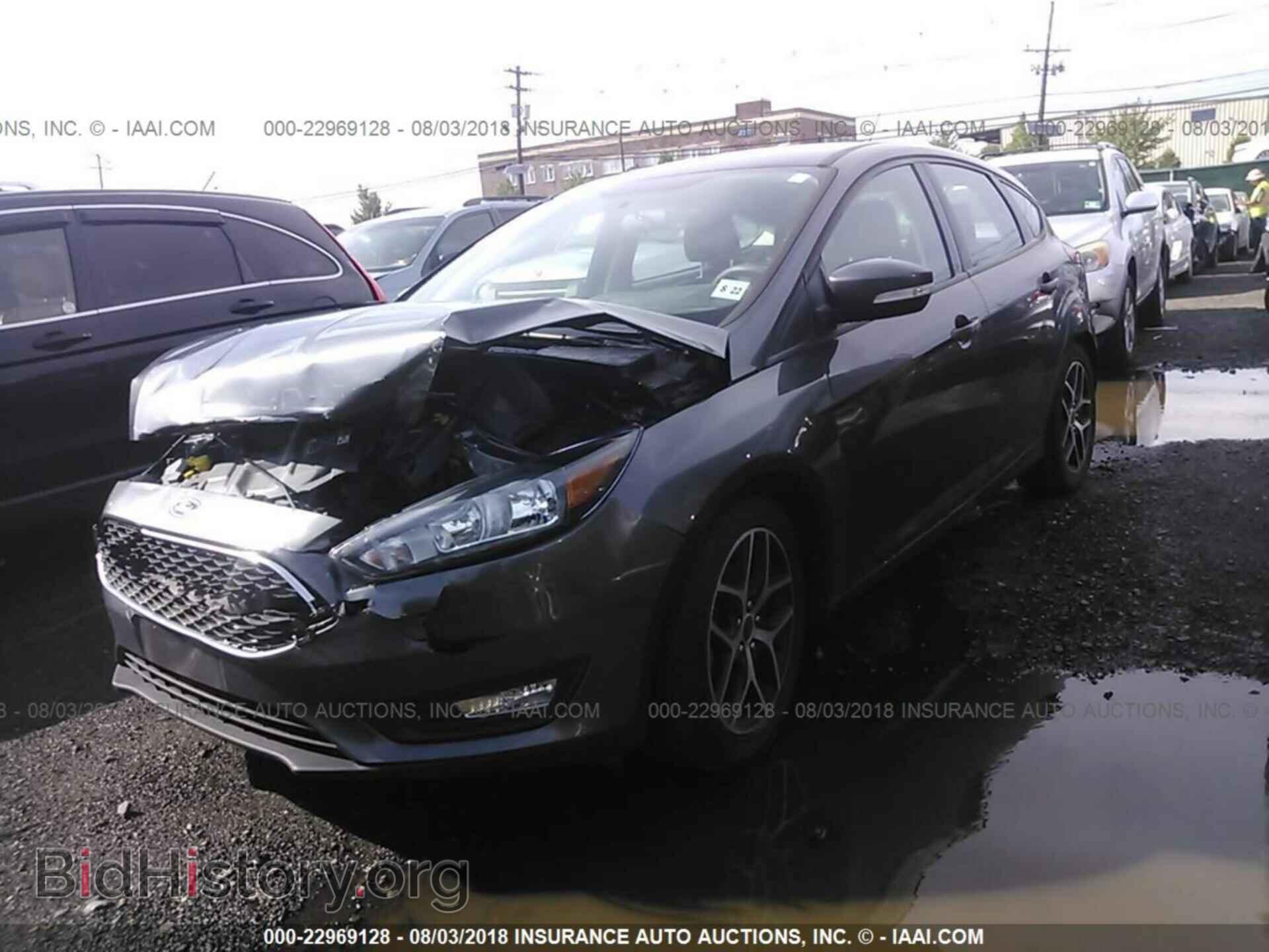 2017 Ford Focus - VIN: 1FADP3M2XHL305547 - Photo 2