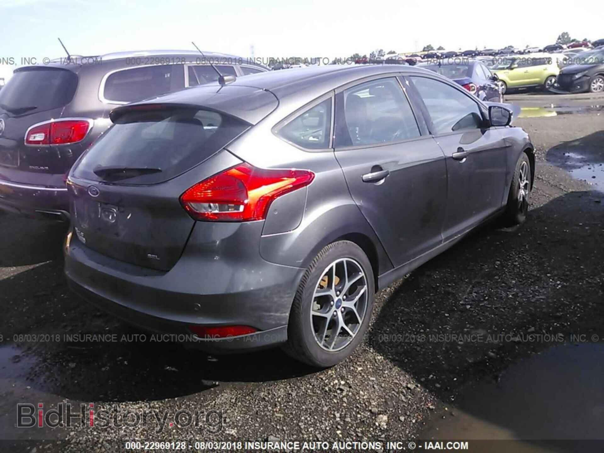 2017 Ford Focus - VIN: 1FADP3M2XHL305547 - Photo 4