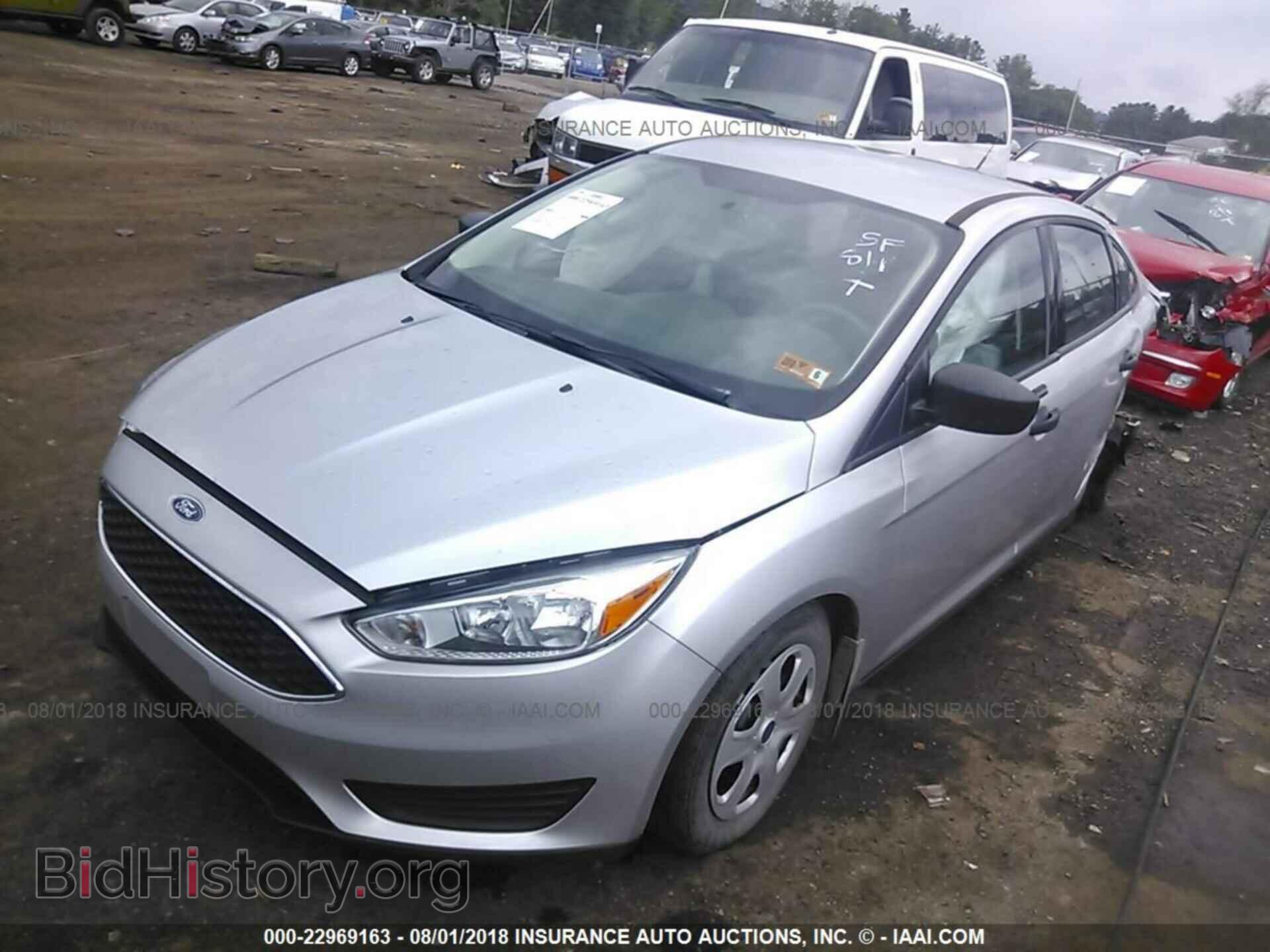 2016 Ford Focus - VIN: 1FADP3E20GL211657 - Фото 2