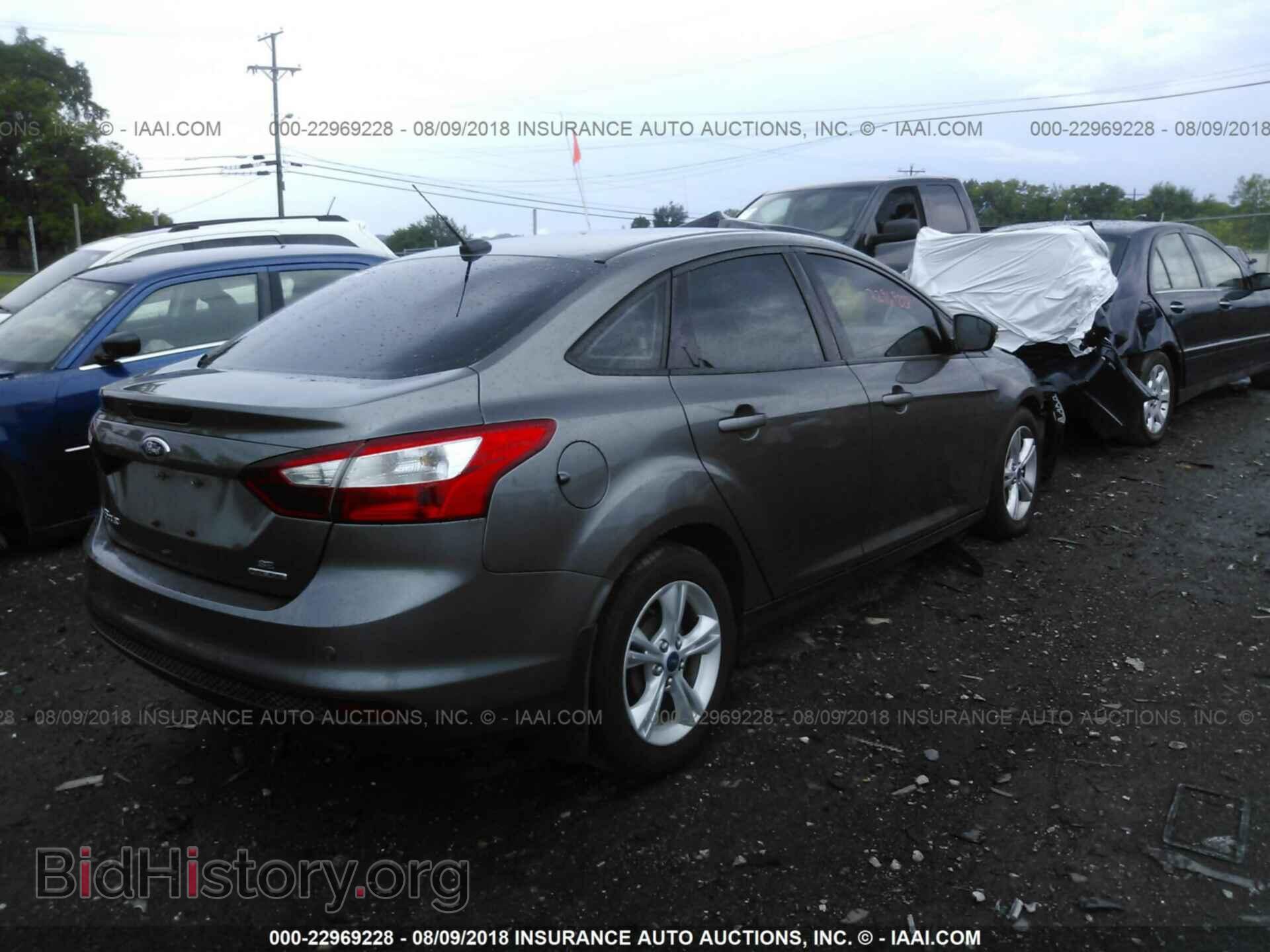 2014 Ford Focus - VIN: 1FADP3F20EL351297 - Photo 4