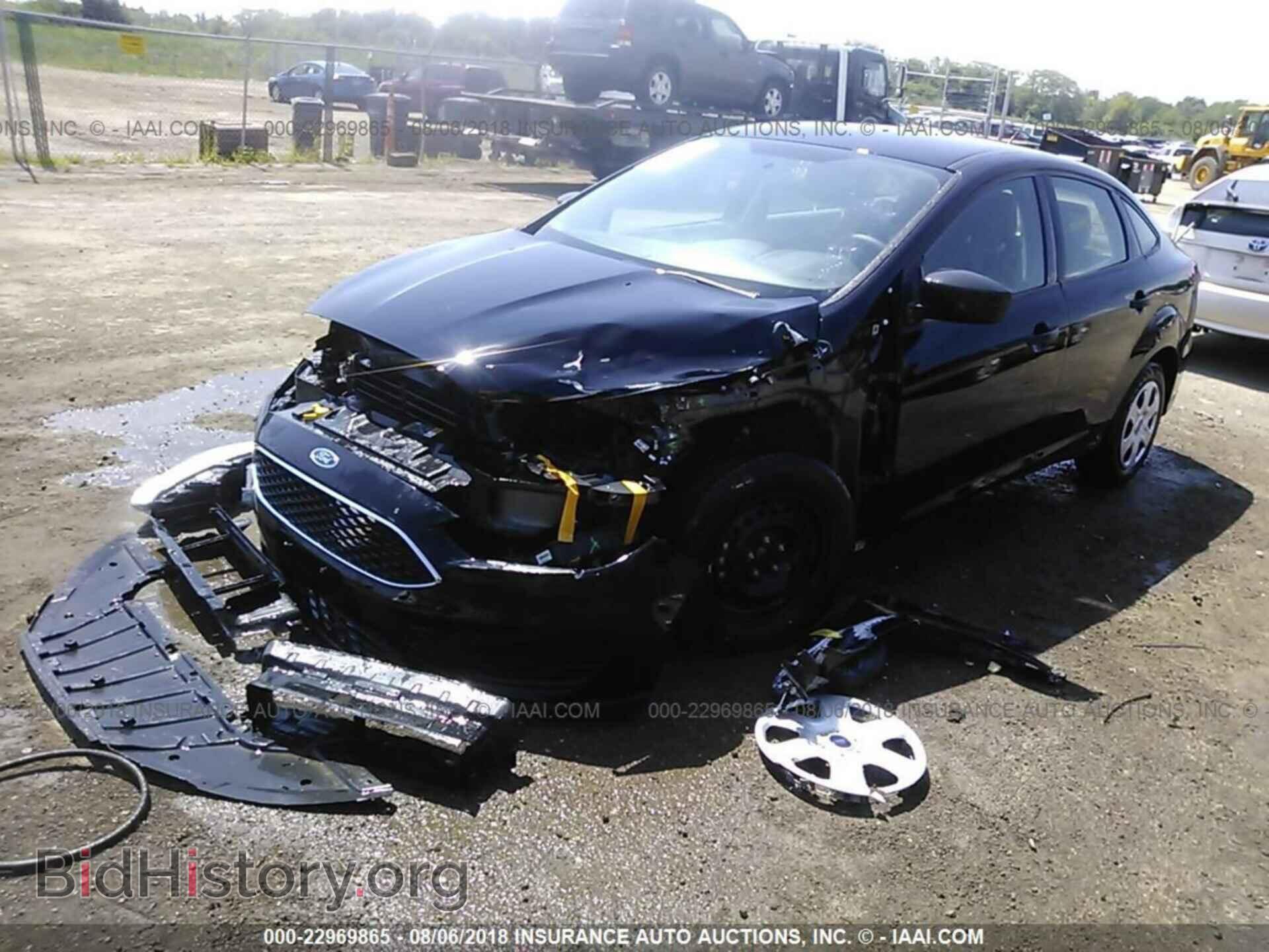 2017 Ford Focus - VIN: 1FADP3E24HL340390 - Фото 2