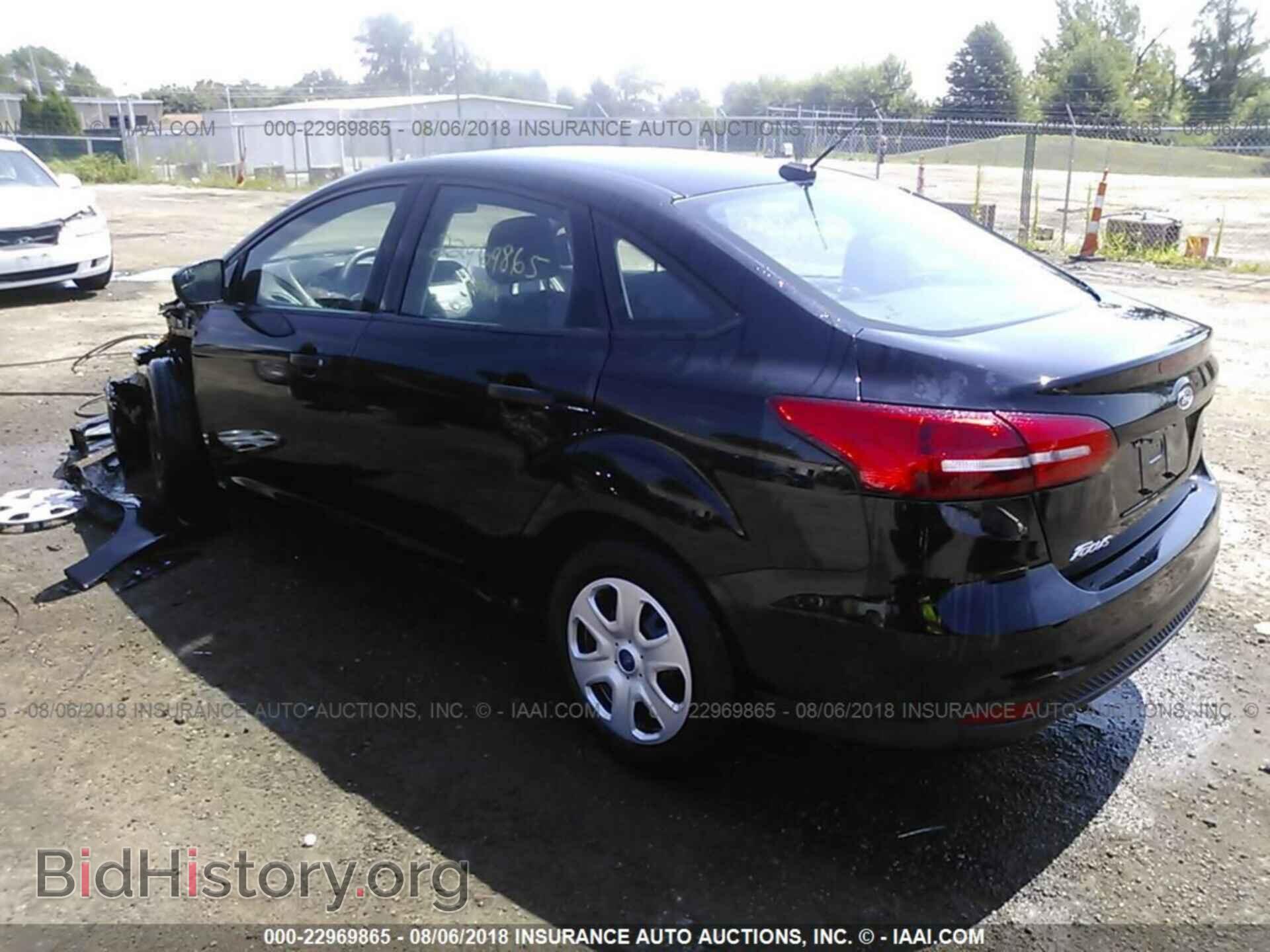 2017 Ford Focus - VIN: 1FADP3E24HL340390 - Фото 3
