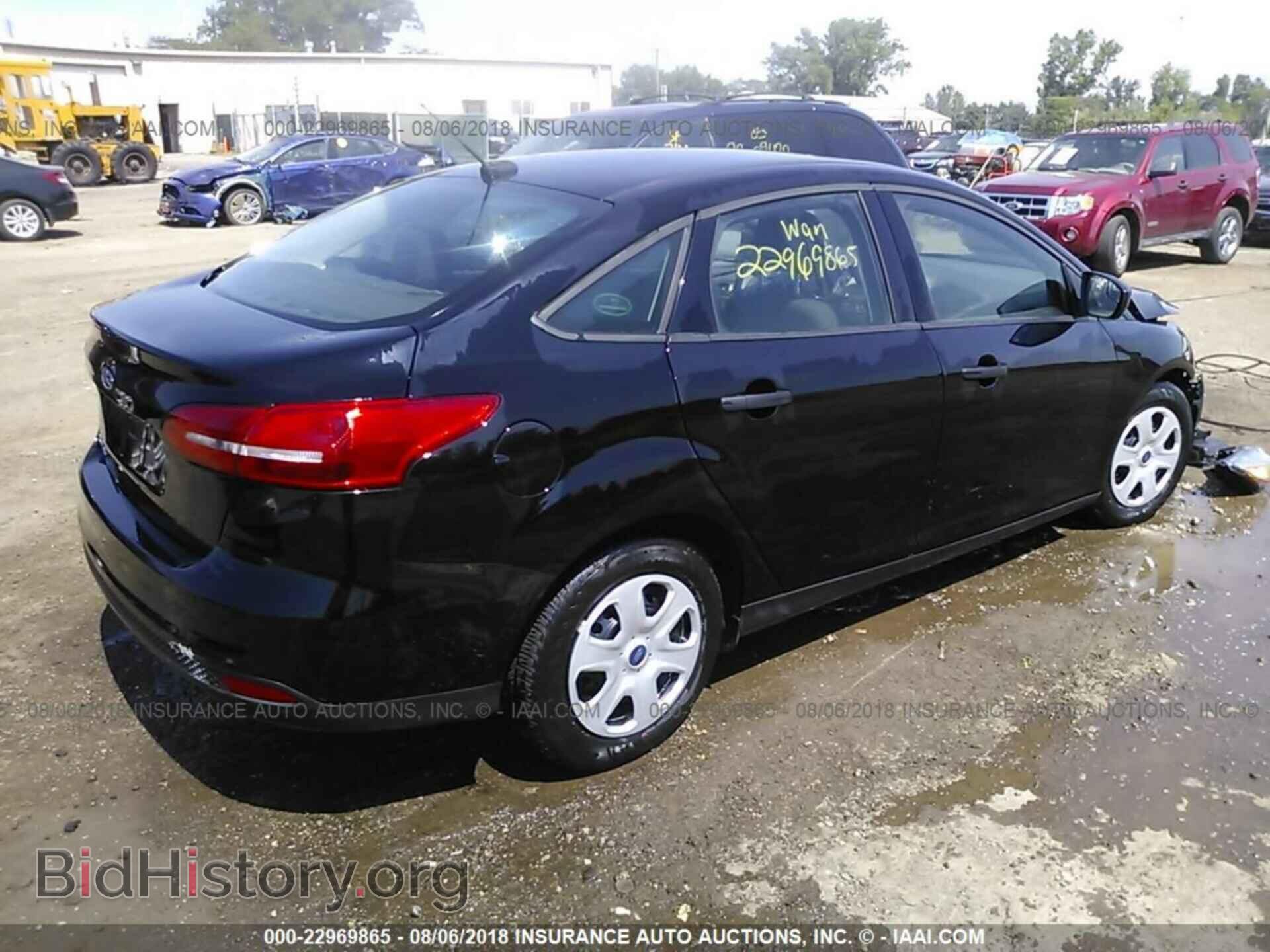 2017 Ford Focus - VIN: 1FADP3E24HL340390 - Фото 4