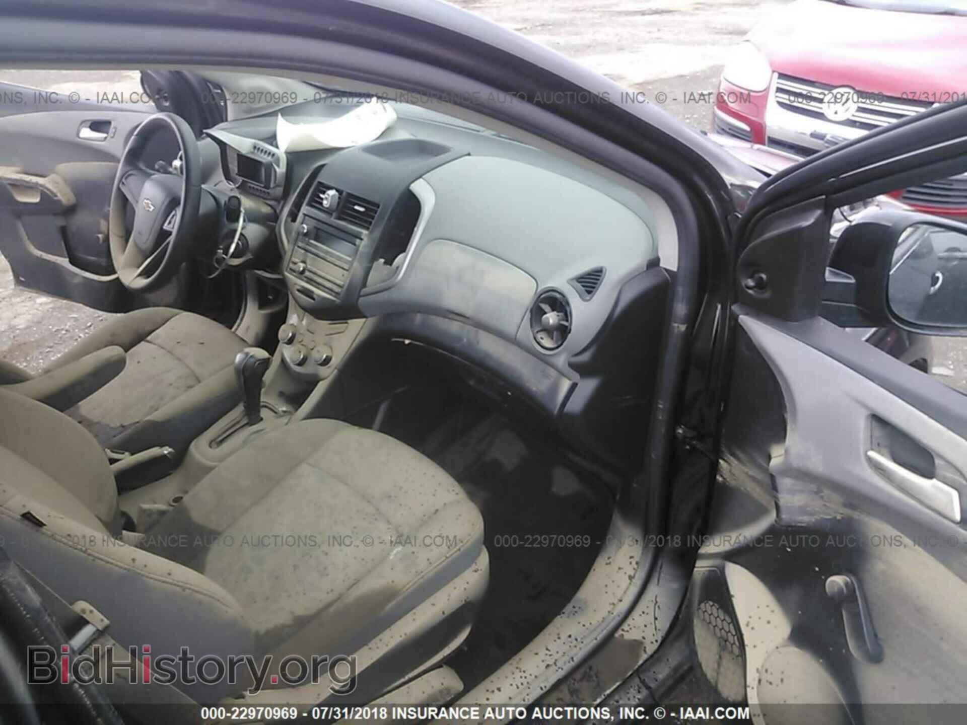 2014 Chevrolet Sonic - VIN: 1G1JA5SG4E4147228 - Photo 5
