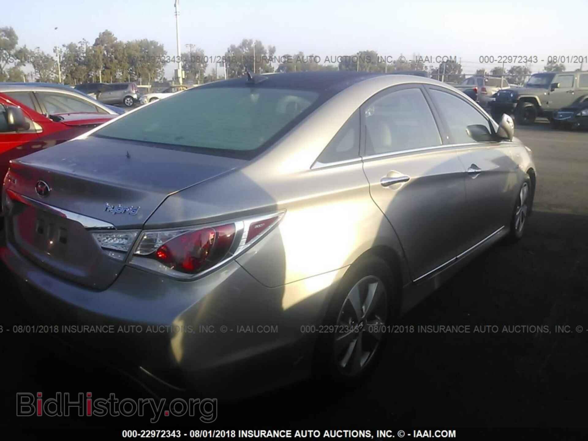 2012 Hyundai Sonata - VIN: KMHEC4A43CA054943 - Photo 4