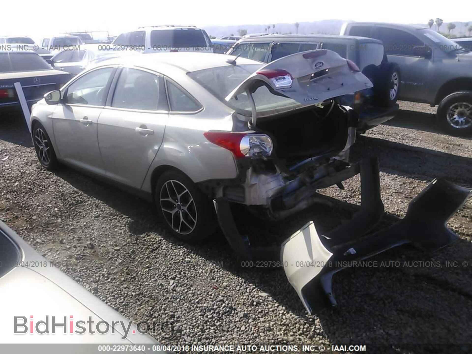 2017 Ford Focus - VIN: 1FADP3FE7HL255195 - Photo 3