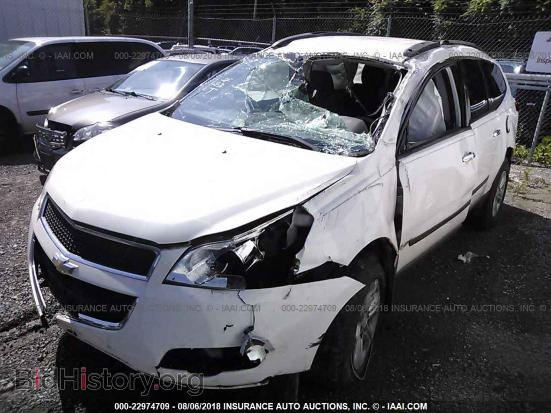 2011 CHEVROLET TRAVERSE - VIN: 1GNKRFED4BJ409068 - Фото 2