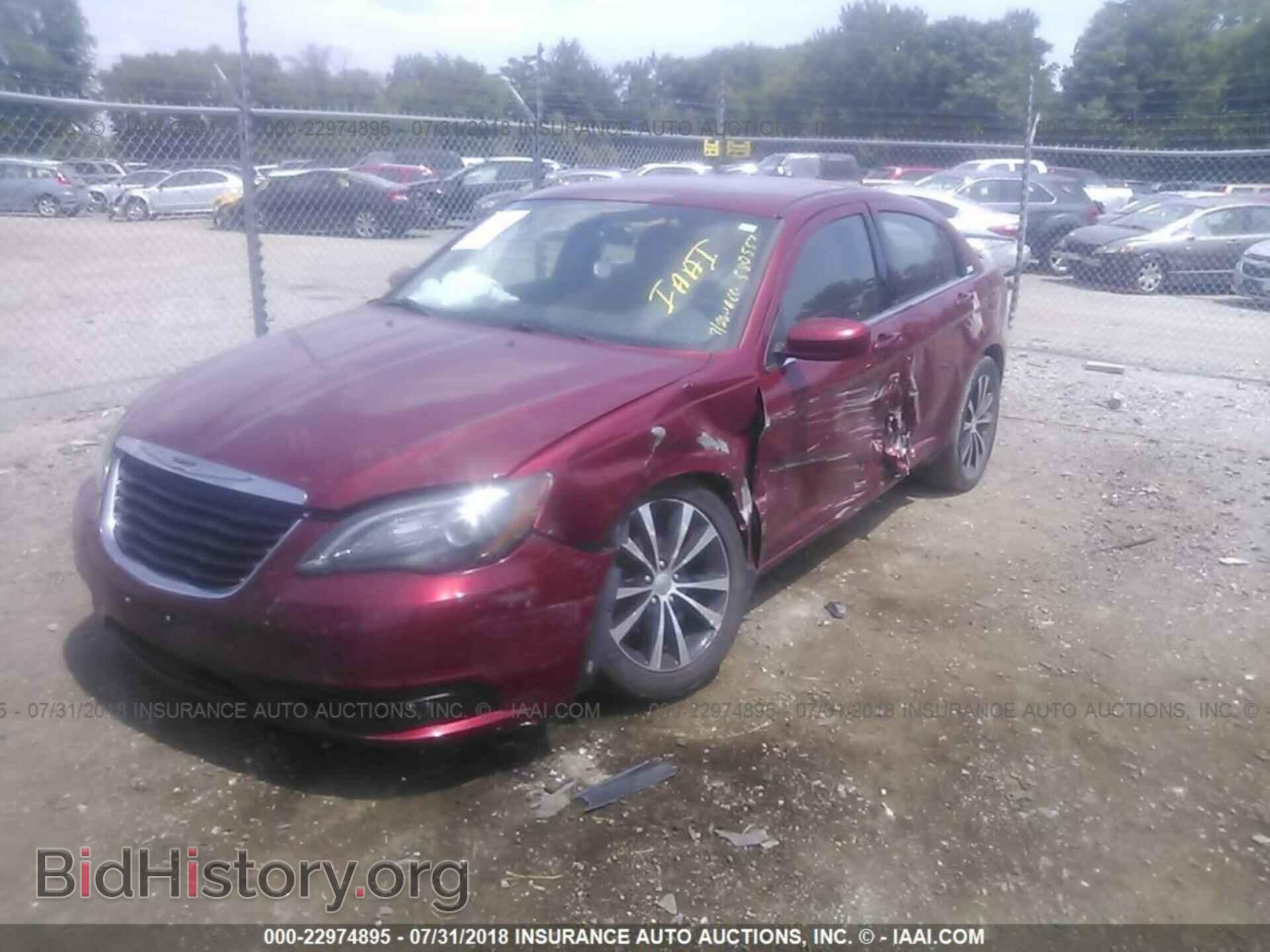 2013 Chrysler 200 - VIN: 1C3CCBBB4DN580557 - Фото 2