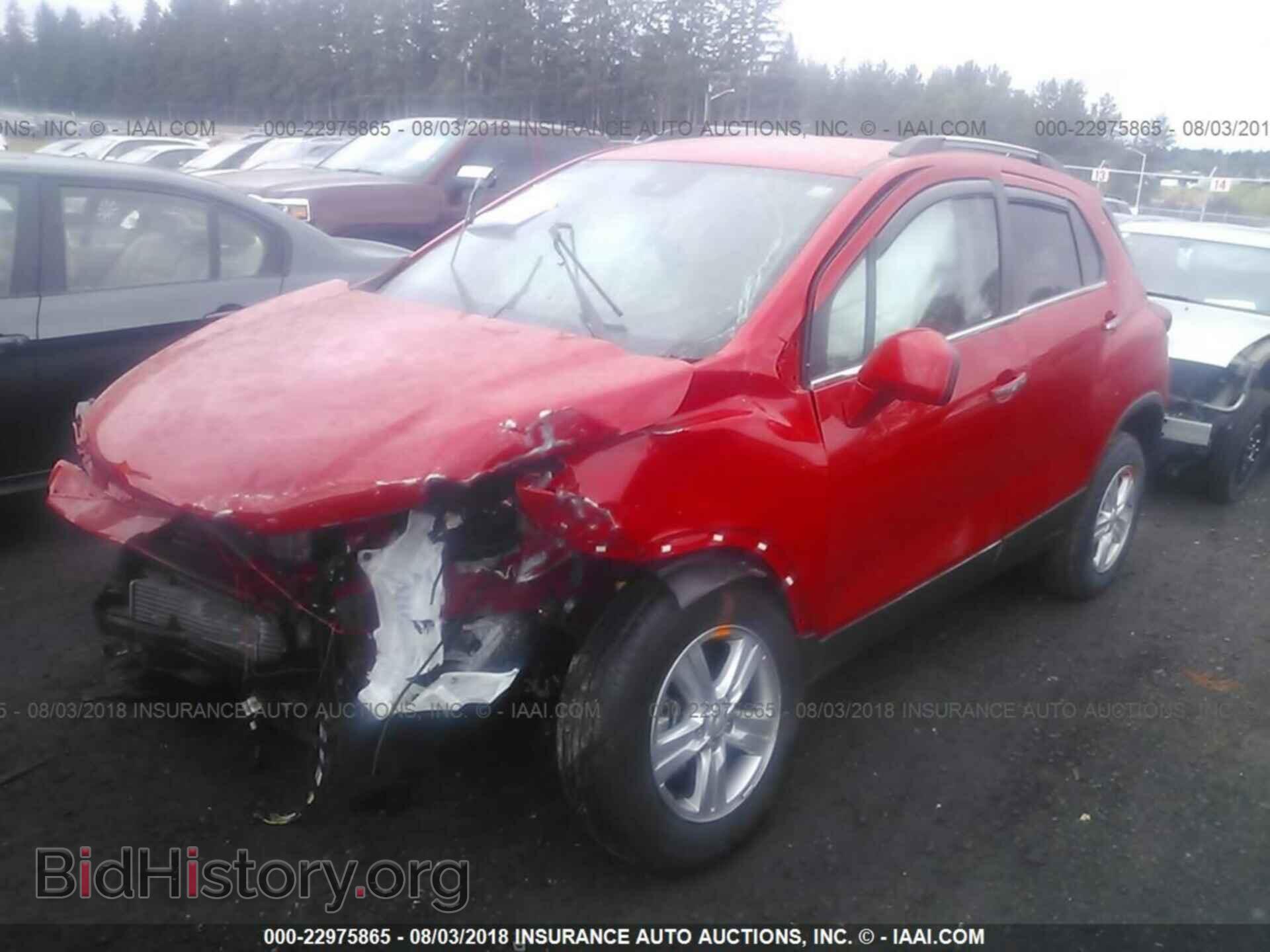 2018 Chevrolet Trax - VIN: 3GNCJPSB5JL206511 - Фото 2