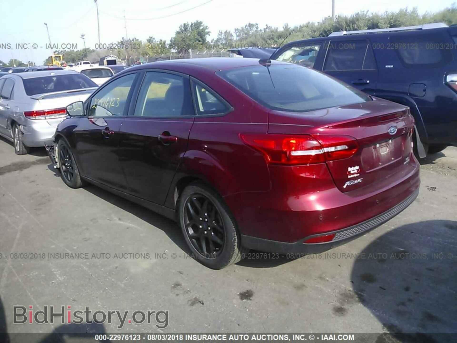 2016 Ford Focus - VIN: 1FADP3F27GL215803 - Фото 3