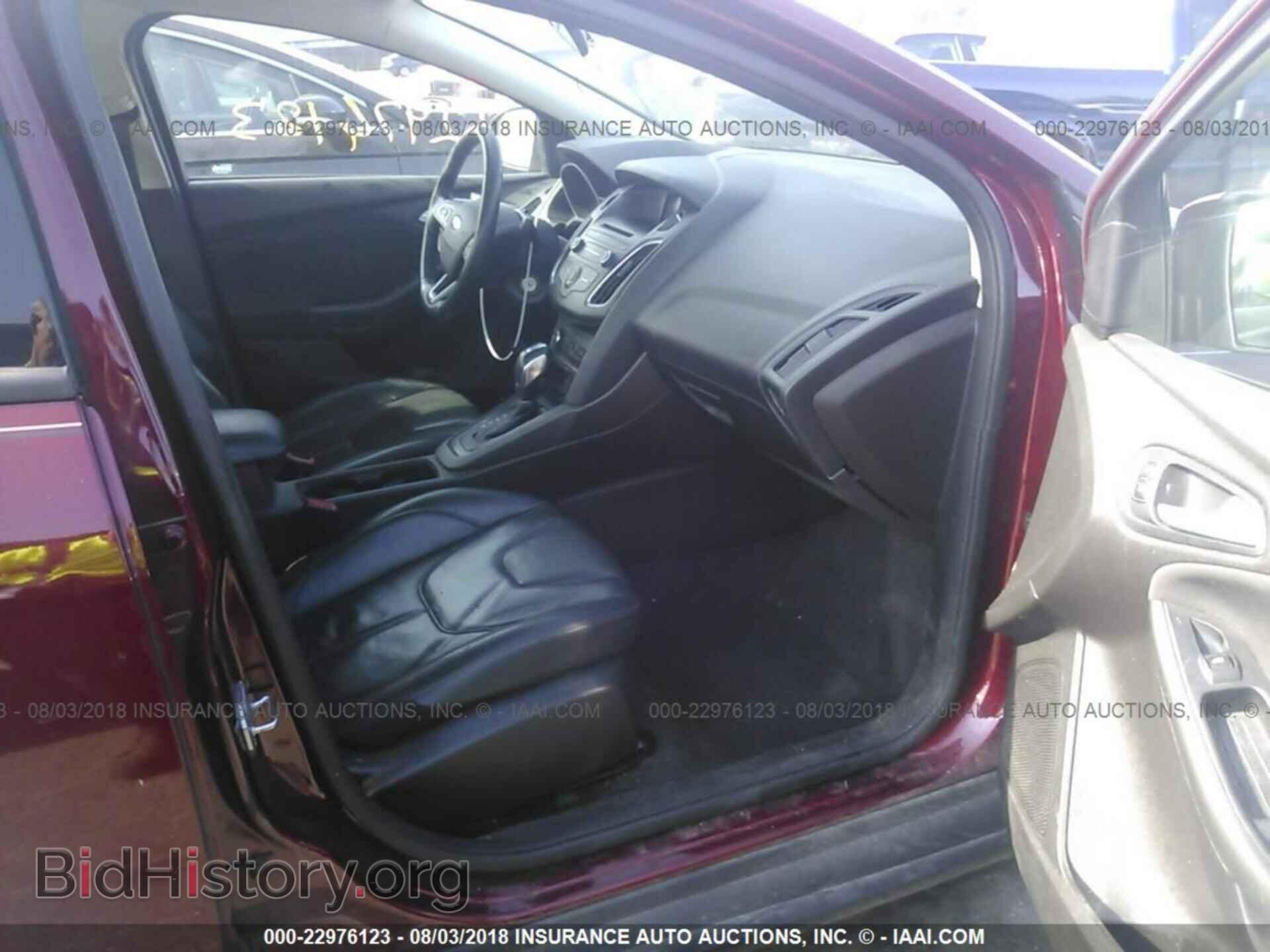 2016 Ford Focus - VIN: 1FADP3F27GL215803 - Фото 5