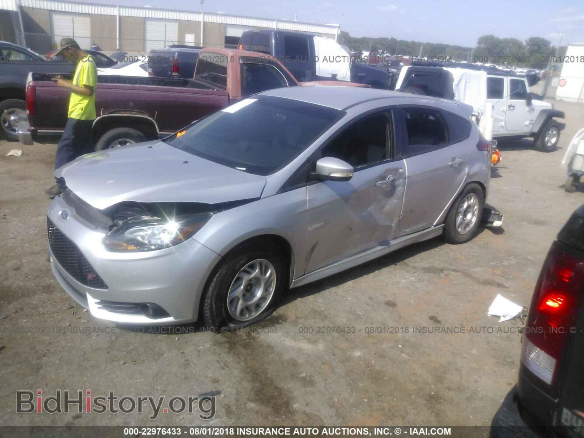 2014 Ford Focus - VIN: 1FADP3L95EL212414 - Photo 2