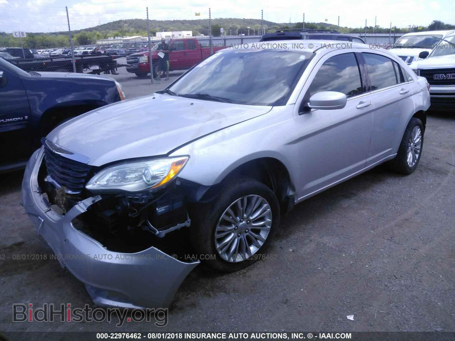 2012 Chrysler 200 - VIN: 1C3CCBAB3CN256788 - Фото 2